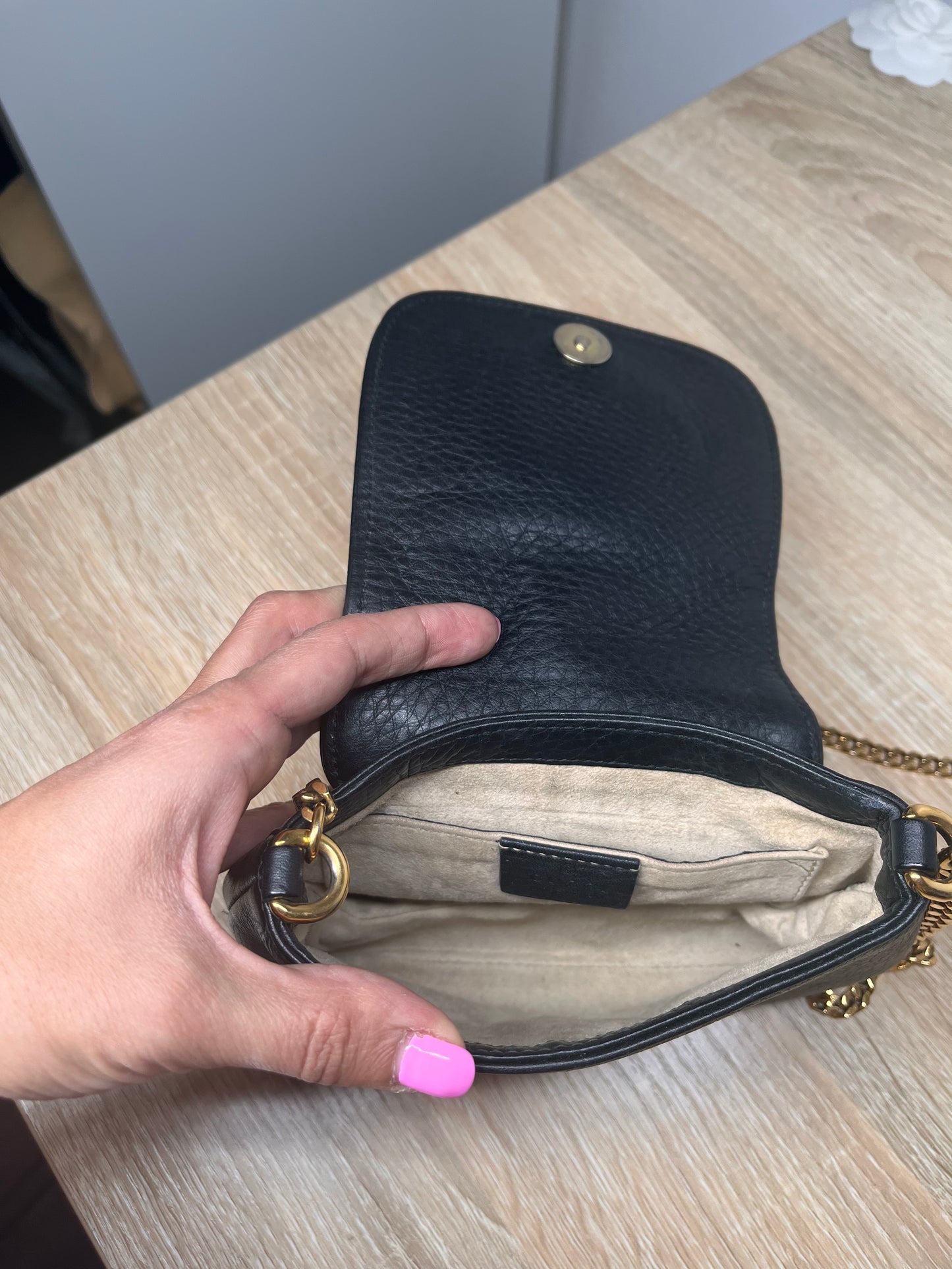 Pre-Owned GUCCI Mini Chain Black Handbag