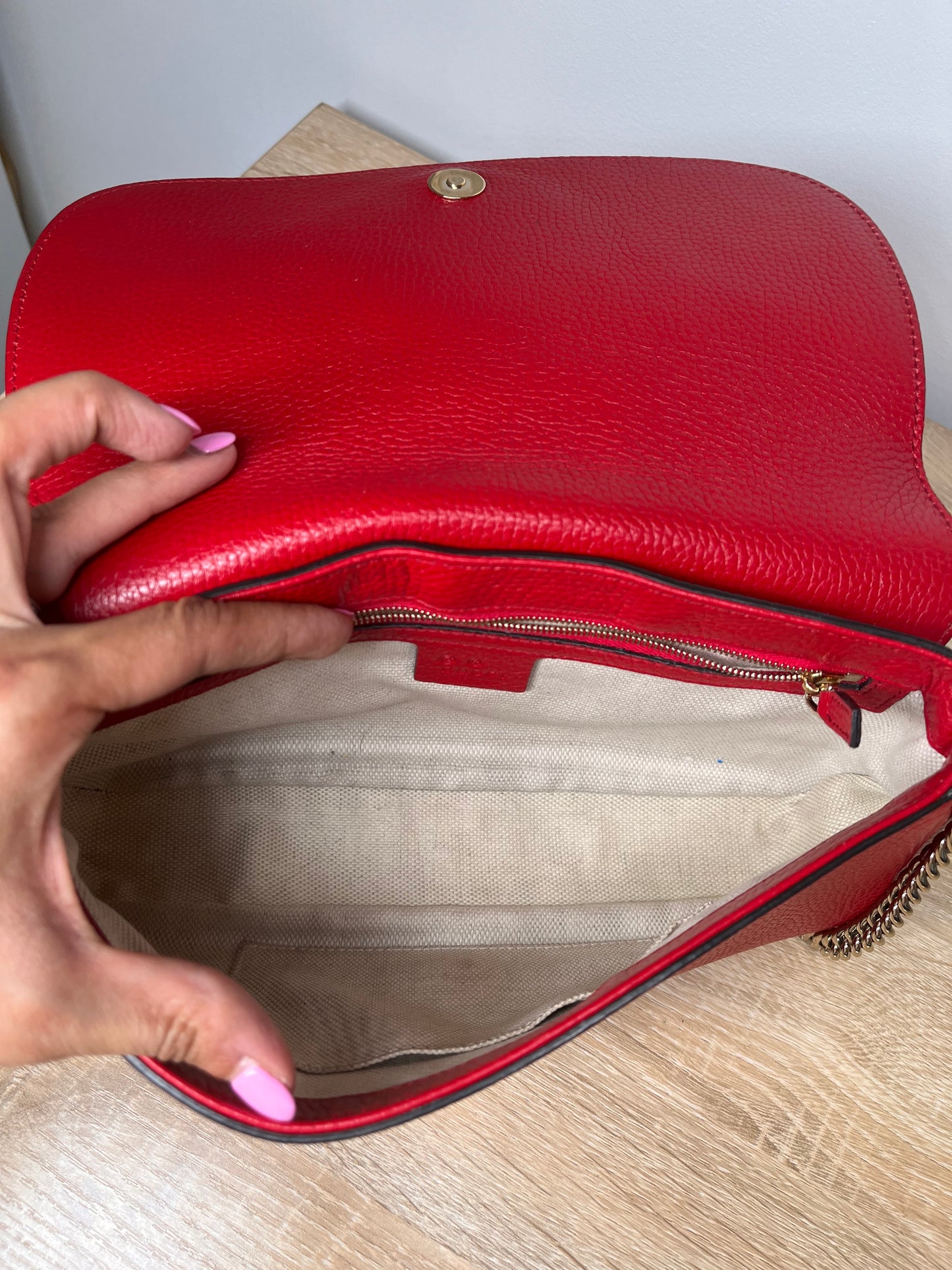 Pre-Owned GUCCI Soho Chain Shoulder Handbag, Red