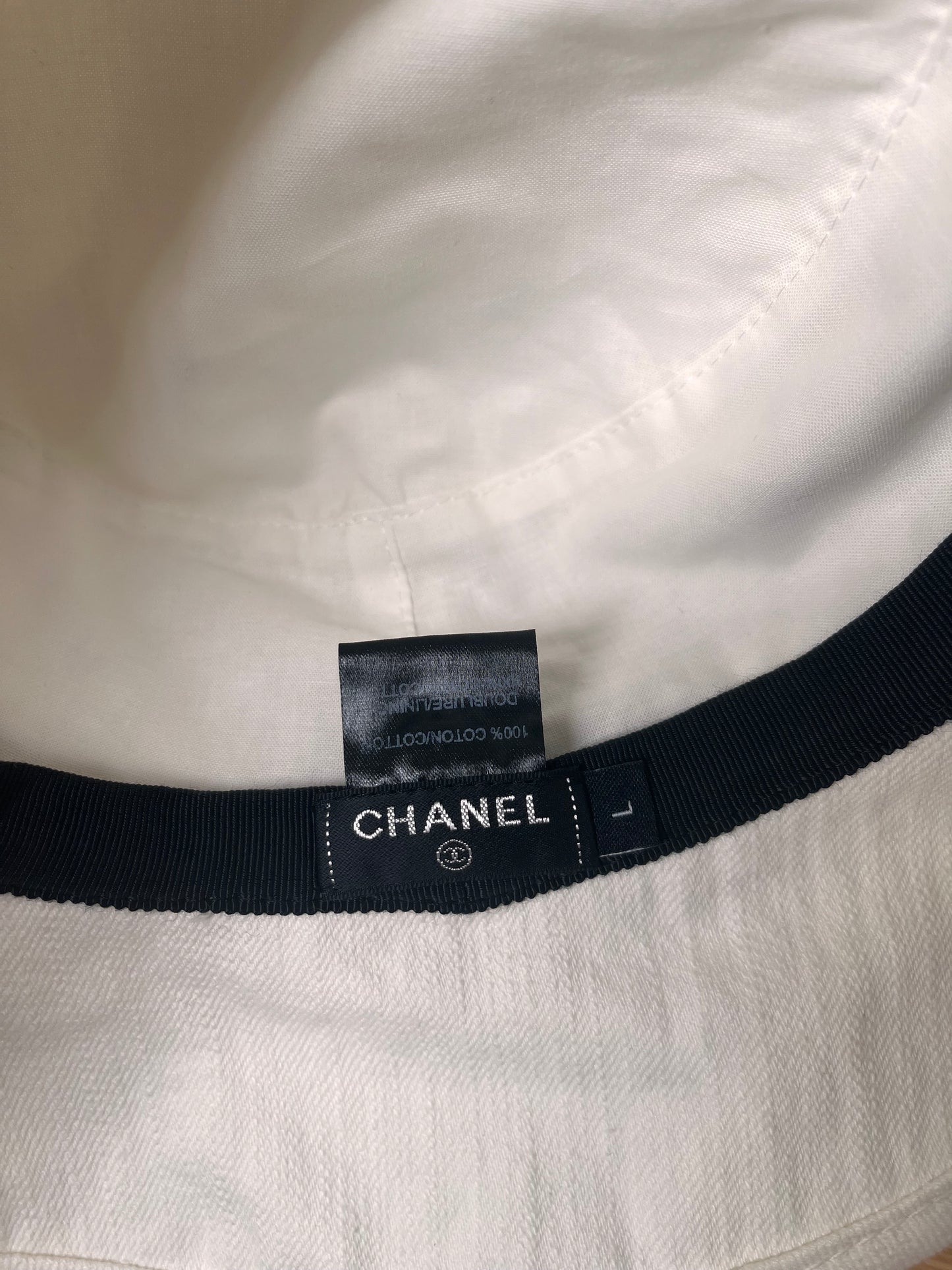Pre-Owned CHANEL™ Bucket Hat White Hat, Large