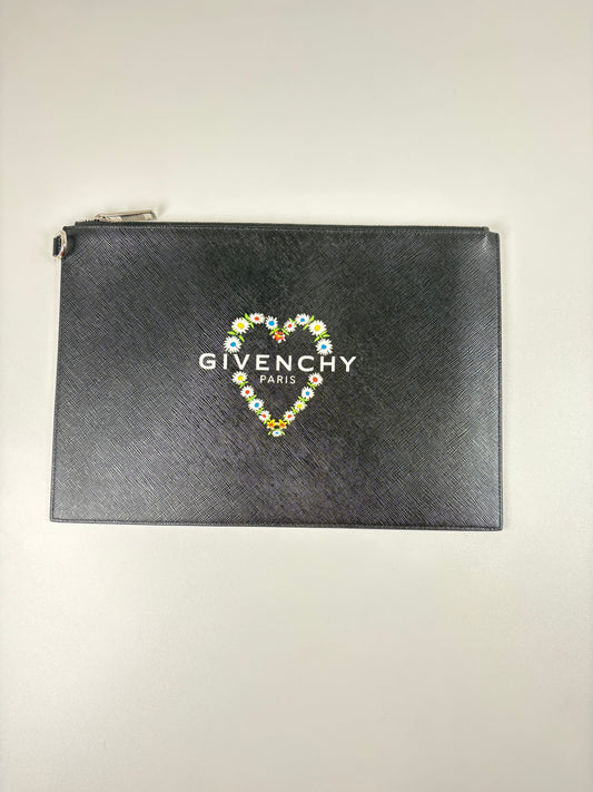 Pre-Owned GIVENCHY Daisy Heart Logo Clutch, Black
