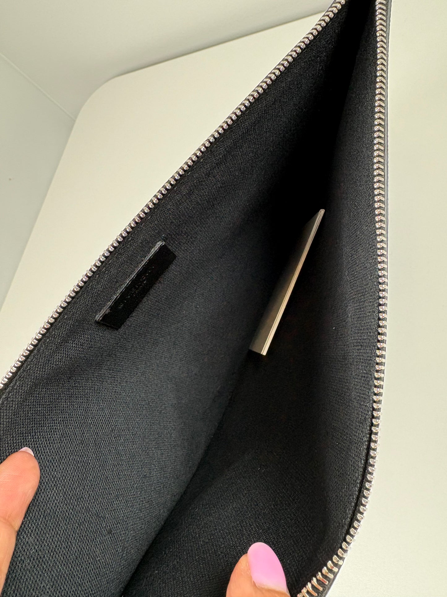 Pre-Owned GIVENCHY Daisy Heart Logo Clutch, Black