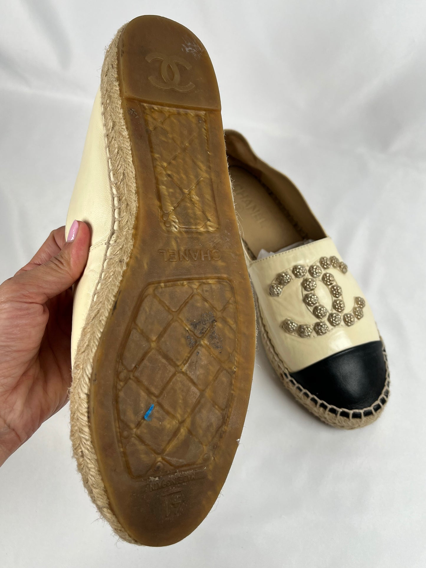 Pre-Owned CHANEL™ Camellia CC Cream/Black Espadrilles, 41