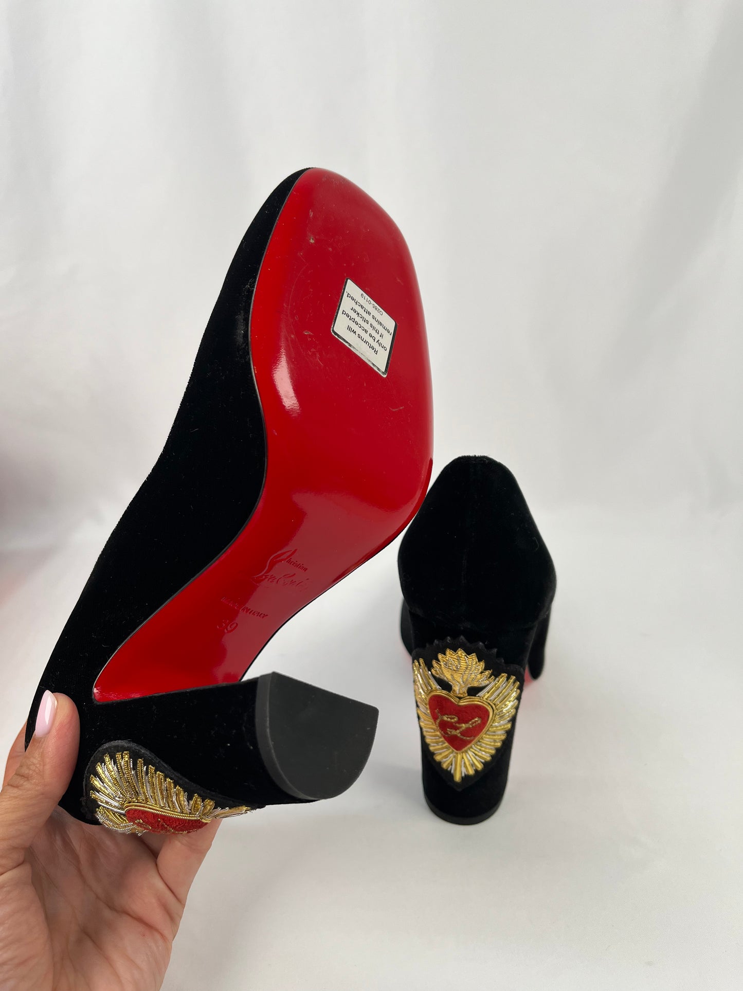 Pre-Owned CHRISTIAN LOUBOUTIN Cadrilla Corazon Black Pumps, 39