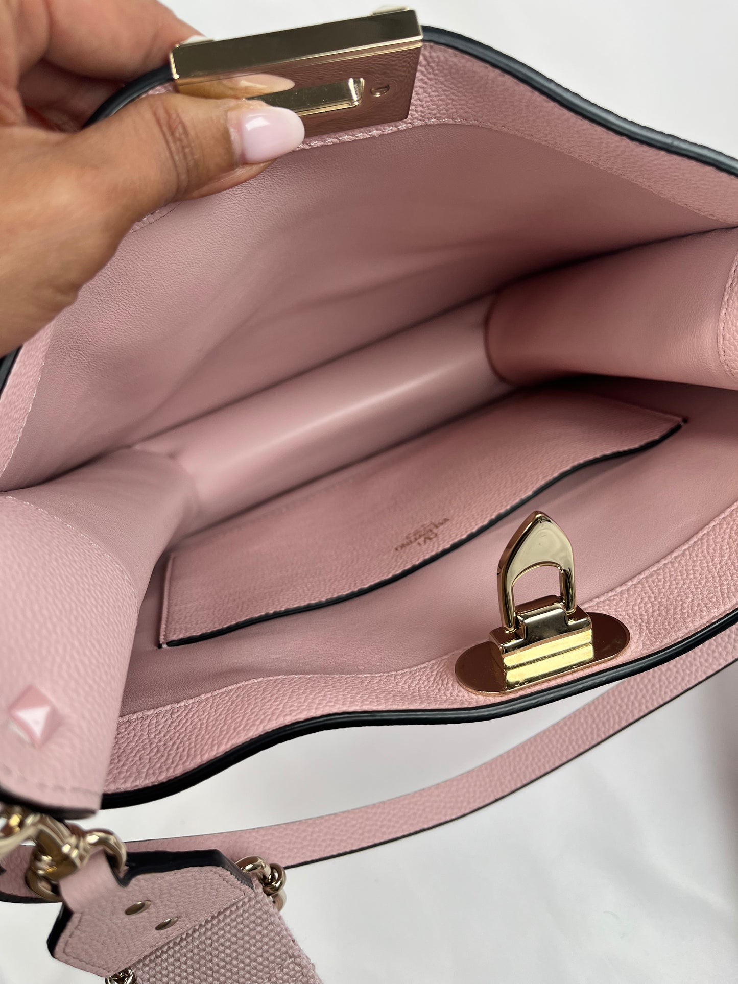 Pre-Owned VALENTINO Rockstud Hobo Bag Pink Handbag