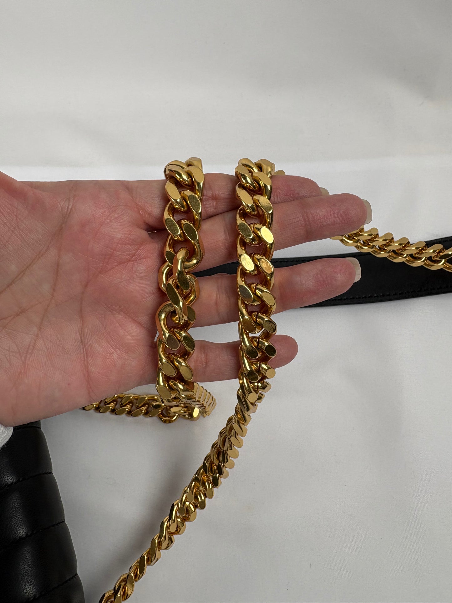Pre-Owned SAINT LAURENT Vicky Chain Black, Small Handbag