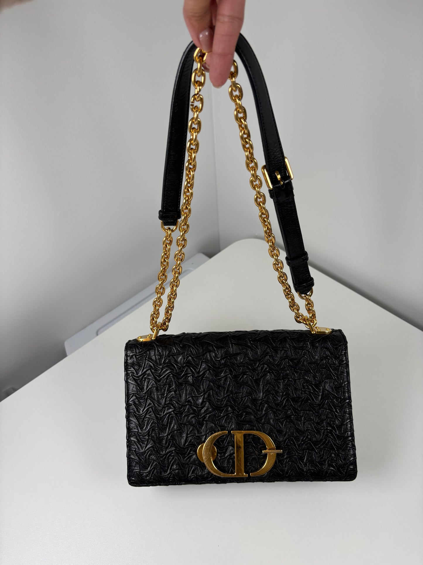 Pre-Owned CHRISTIAN DIOR Wavy-Effect Montaigne Chain Handbag, Black/GHW, 30