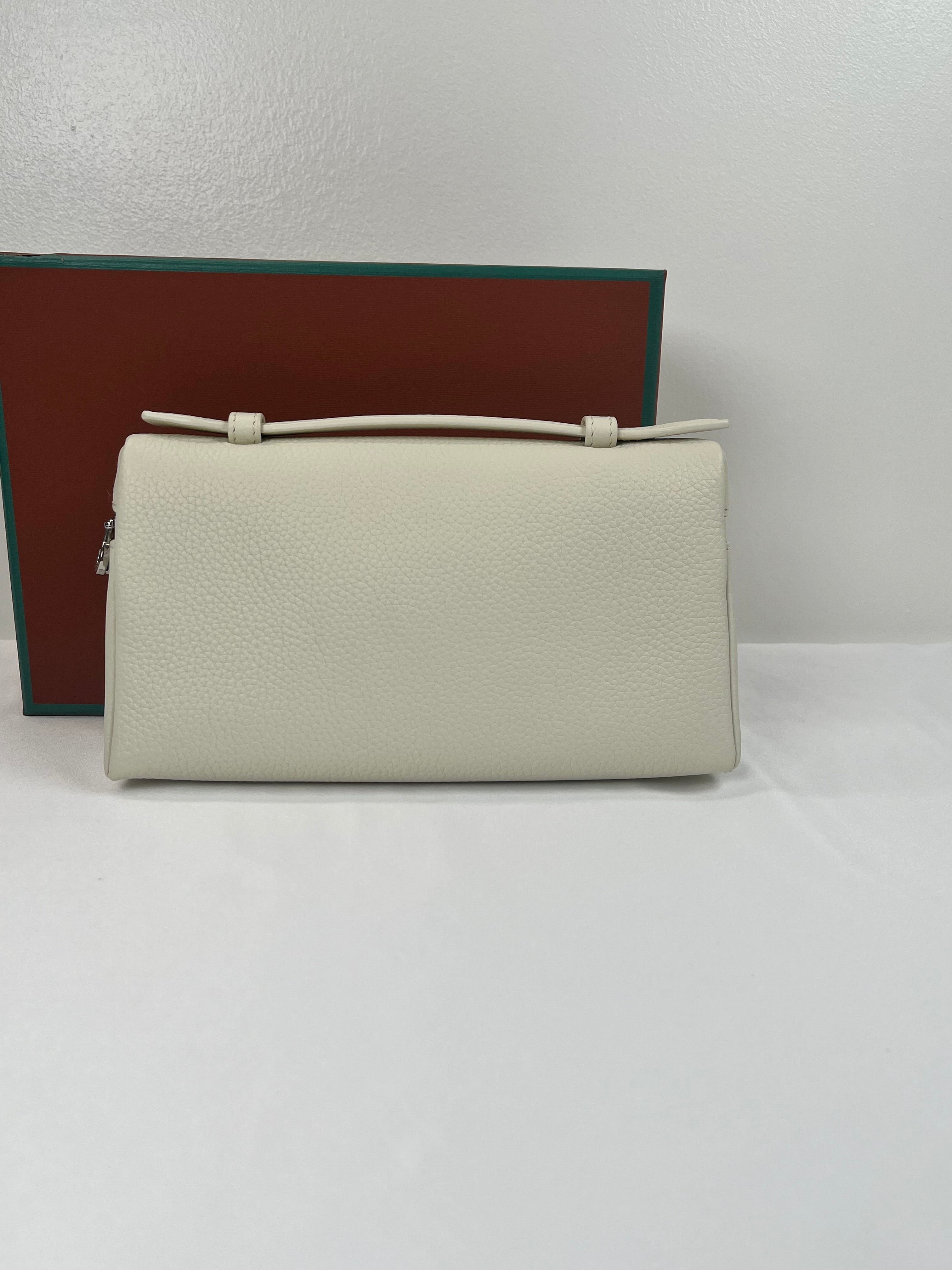 Loro Piana Extra Pocket Cream/SHW Handbag, 19