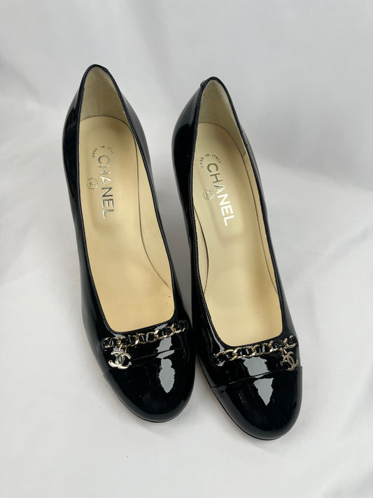 Pre-Owned CHANEL™ Patent Leather Black Pumps, 41