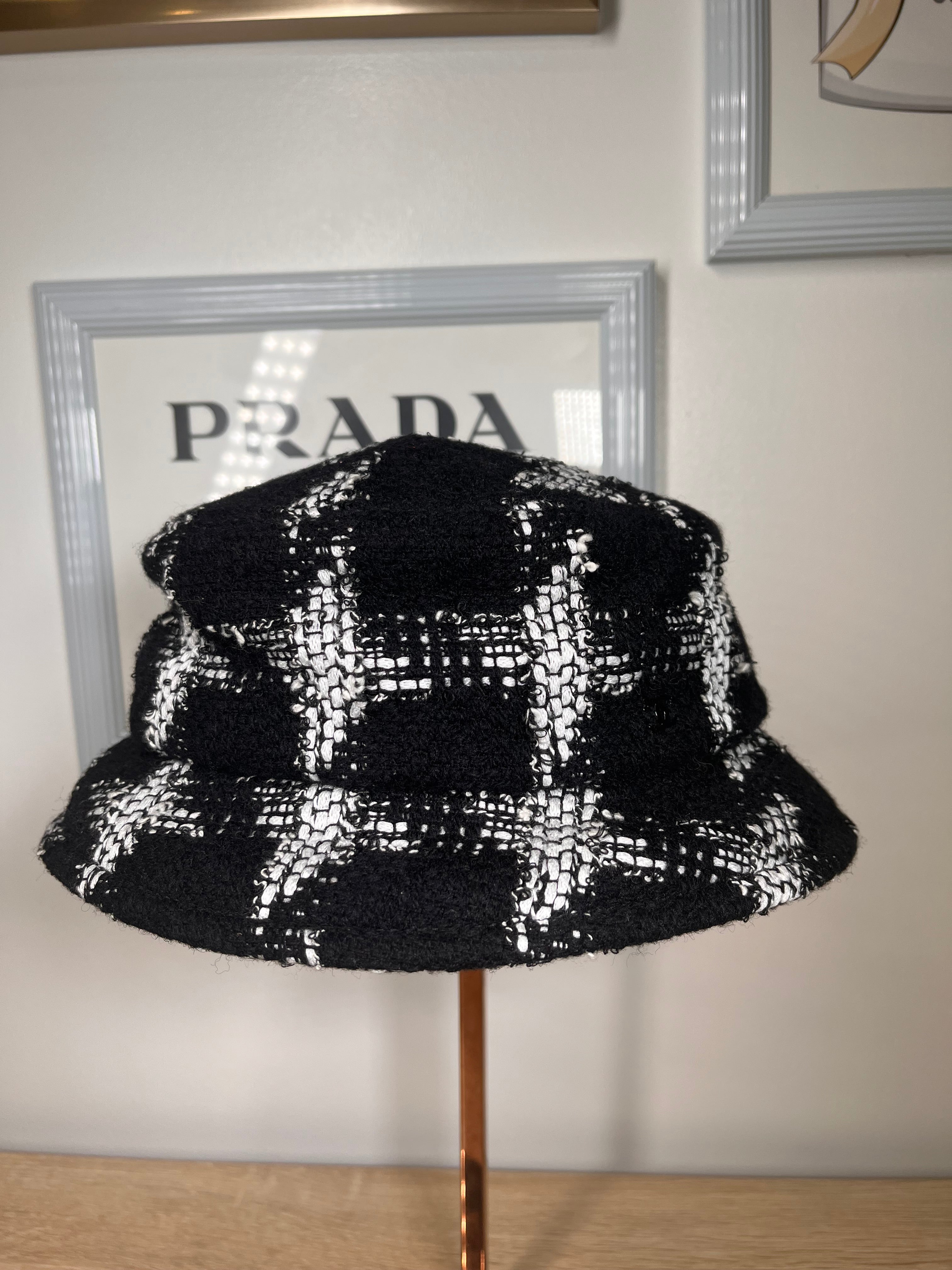 Pre-Owned CHANEL™ Tweed Bucket Black/White Hat, Medium