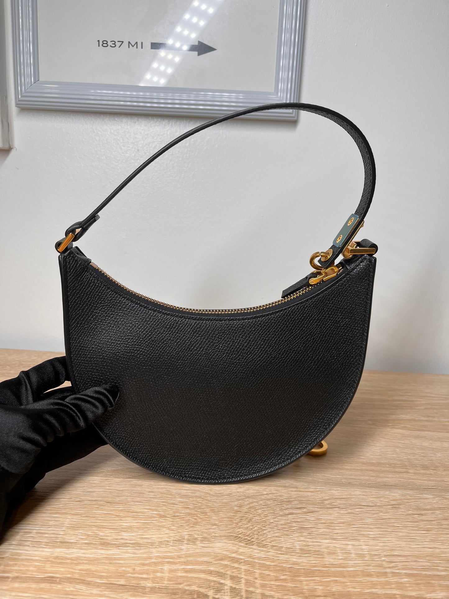 Pre-Owned VALENTINO Volgo Shoulder Bag Black, Mini