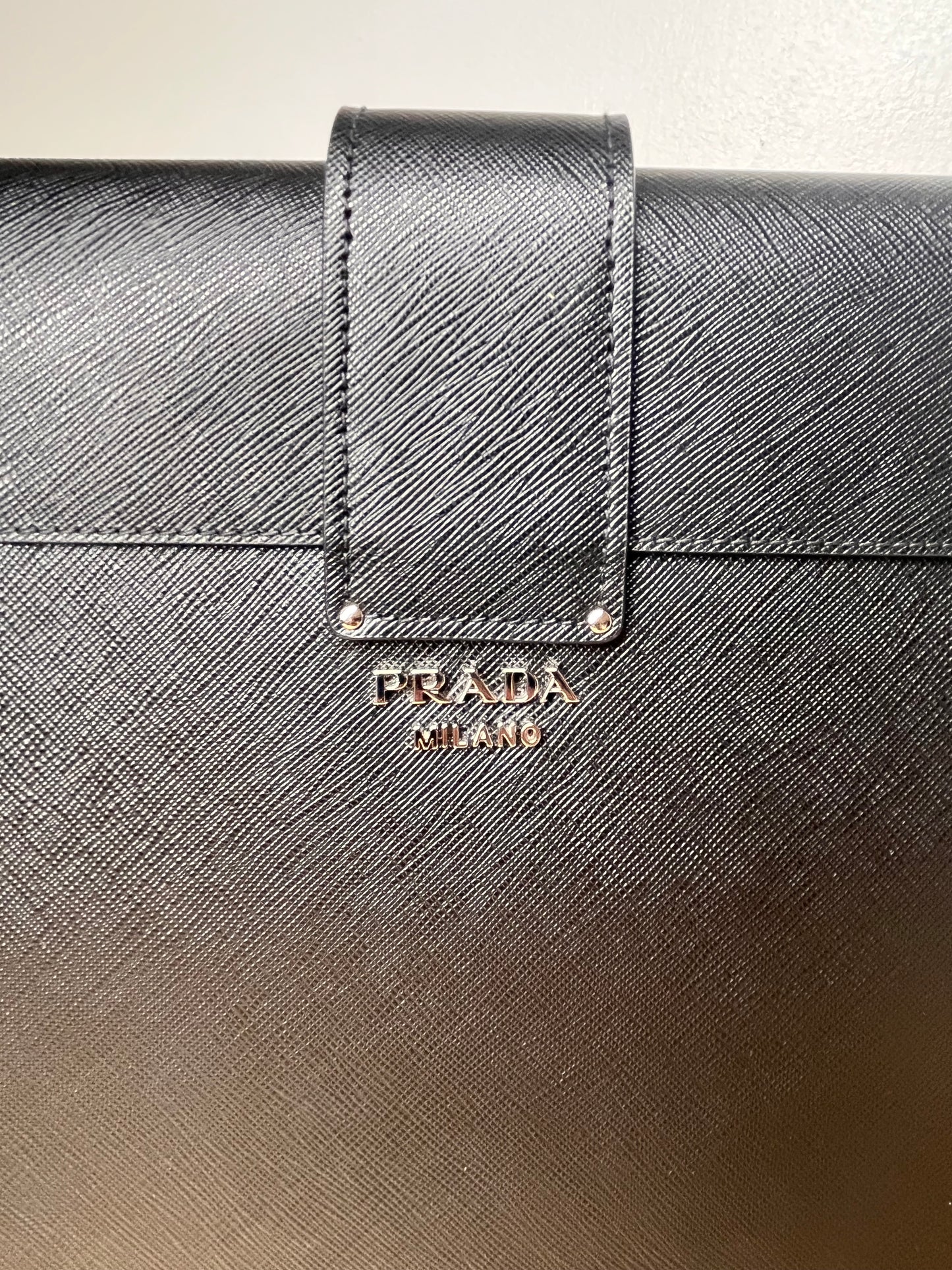Pre-Owned PRADA Folio Black Handbag