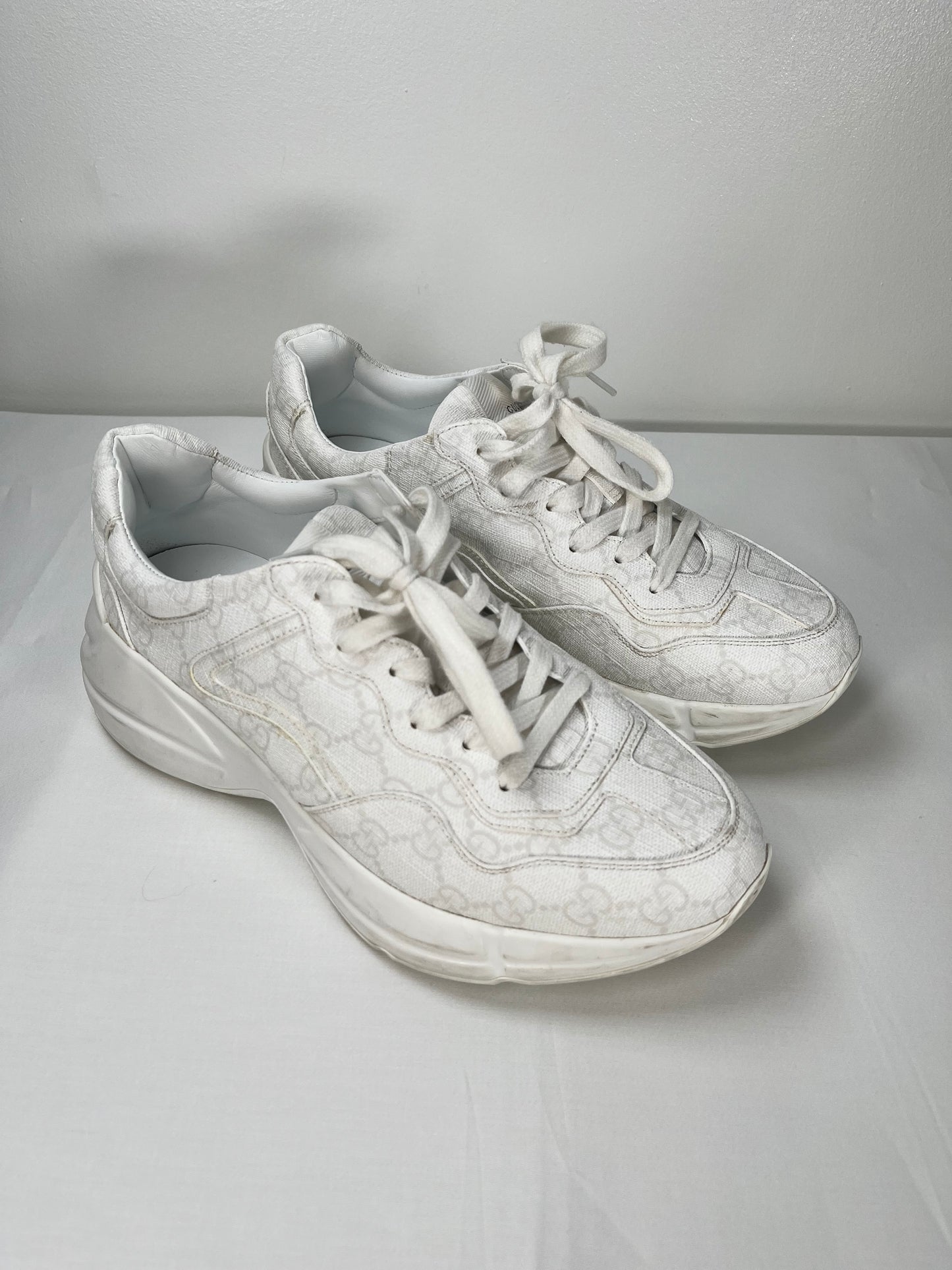 Pre-Owned GUCCI GG Supreme Monogram Womens Rhyton Sneakers, 39.5 White