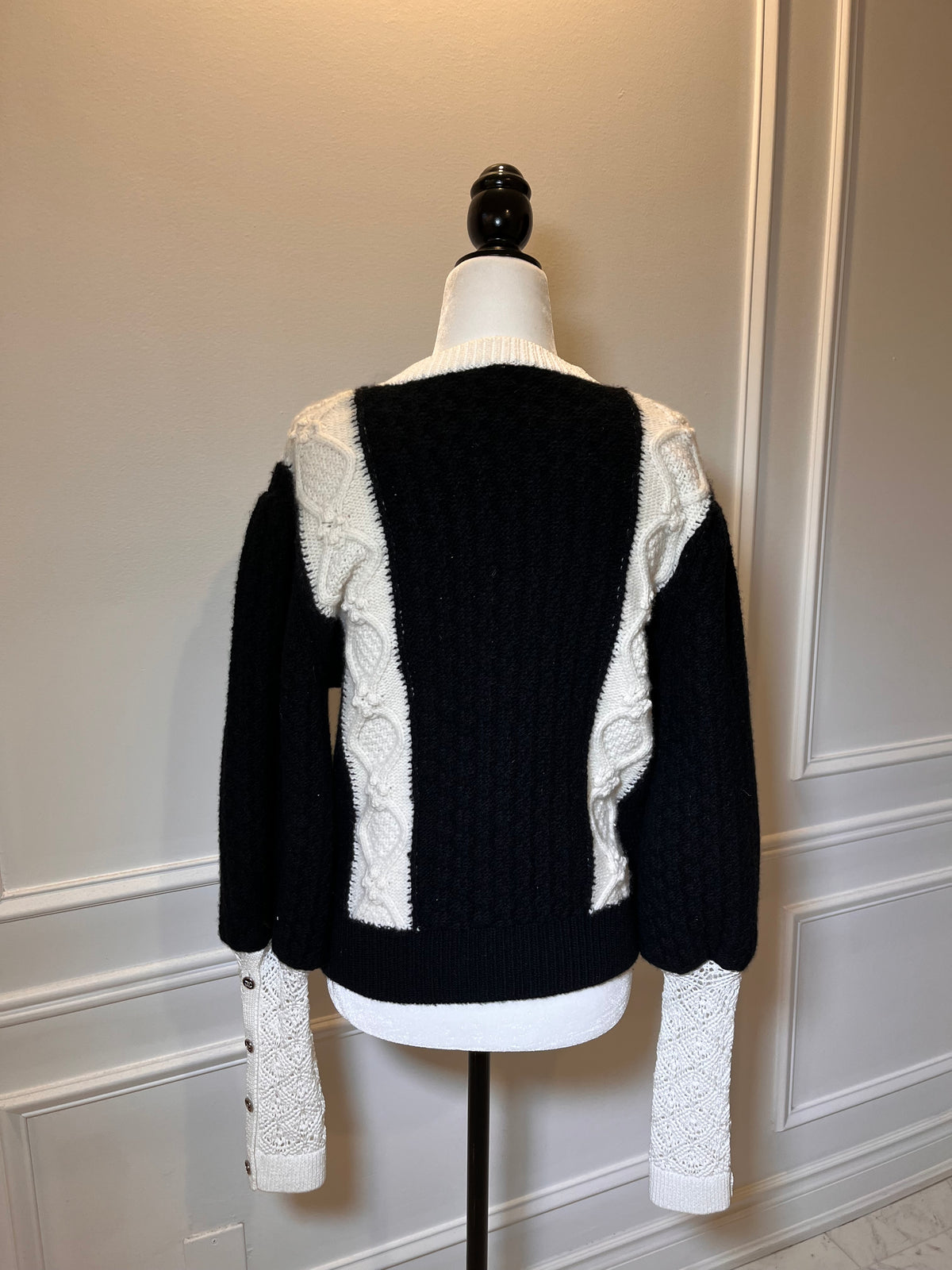 Pre-Owned CHANEL™ 21A Metiers D'Art Runway Pullover White/Black Sweater,38