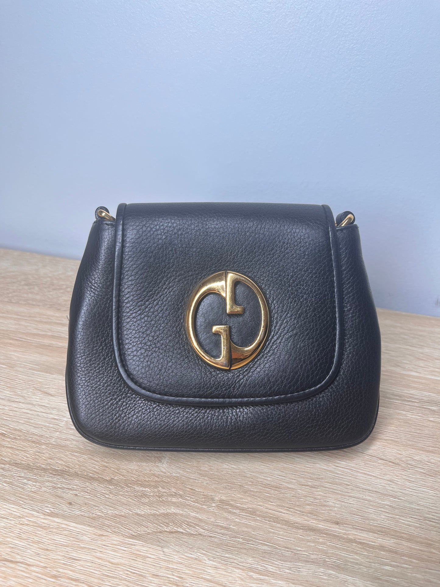 Pre-Owned GUCCI Mini Chain Black Handbag