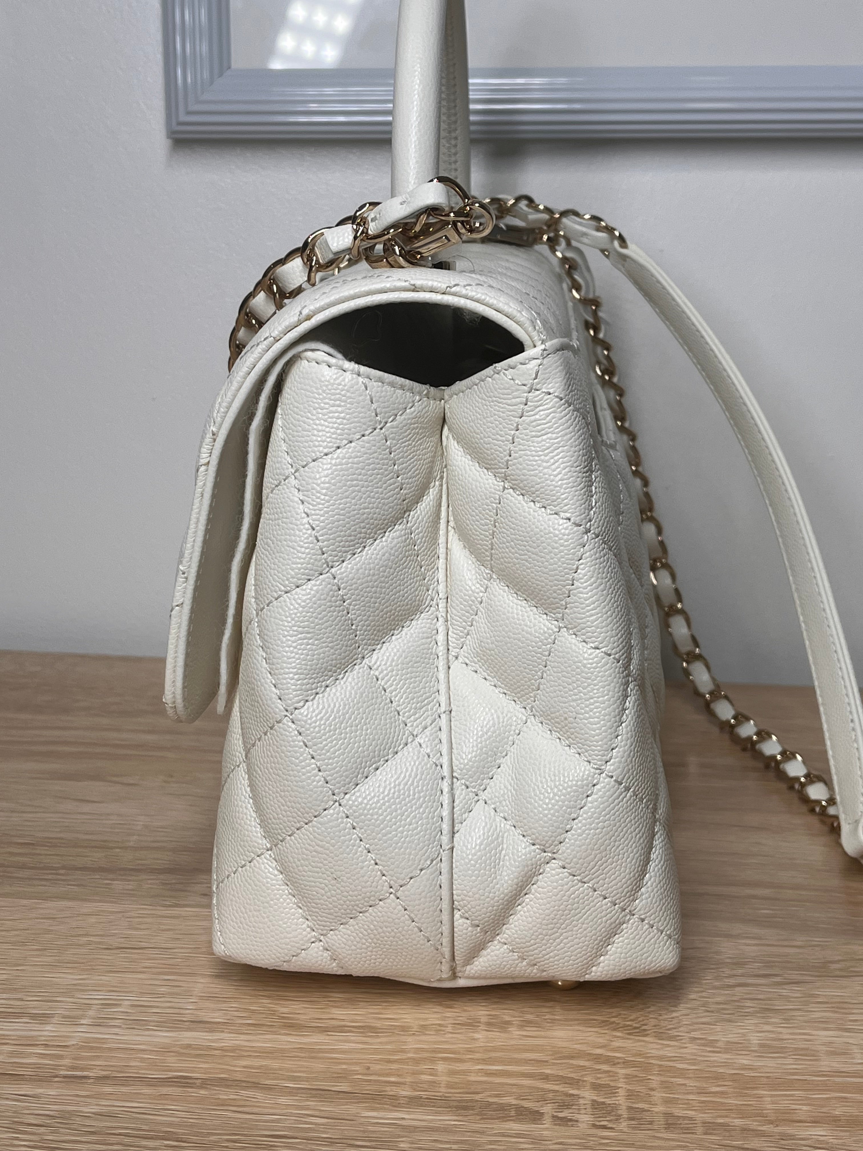 Pre-Owned CHANEL™ Caviar Quilted Coco Handle Flap White/Light Gold Handbag