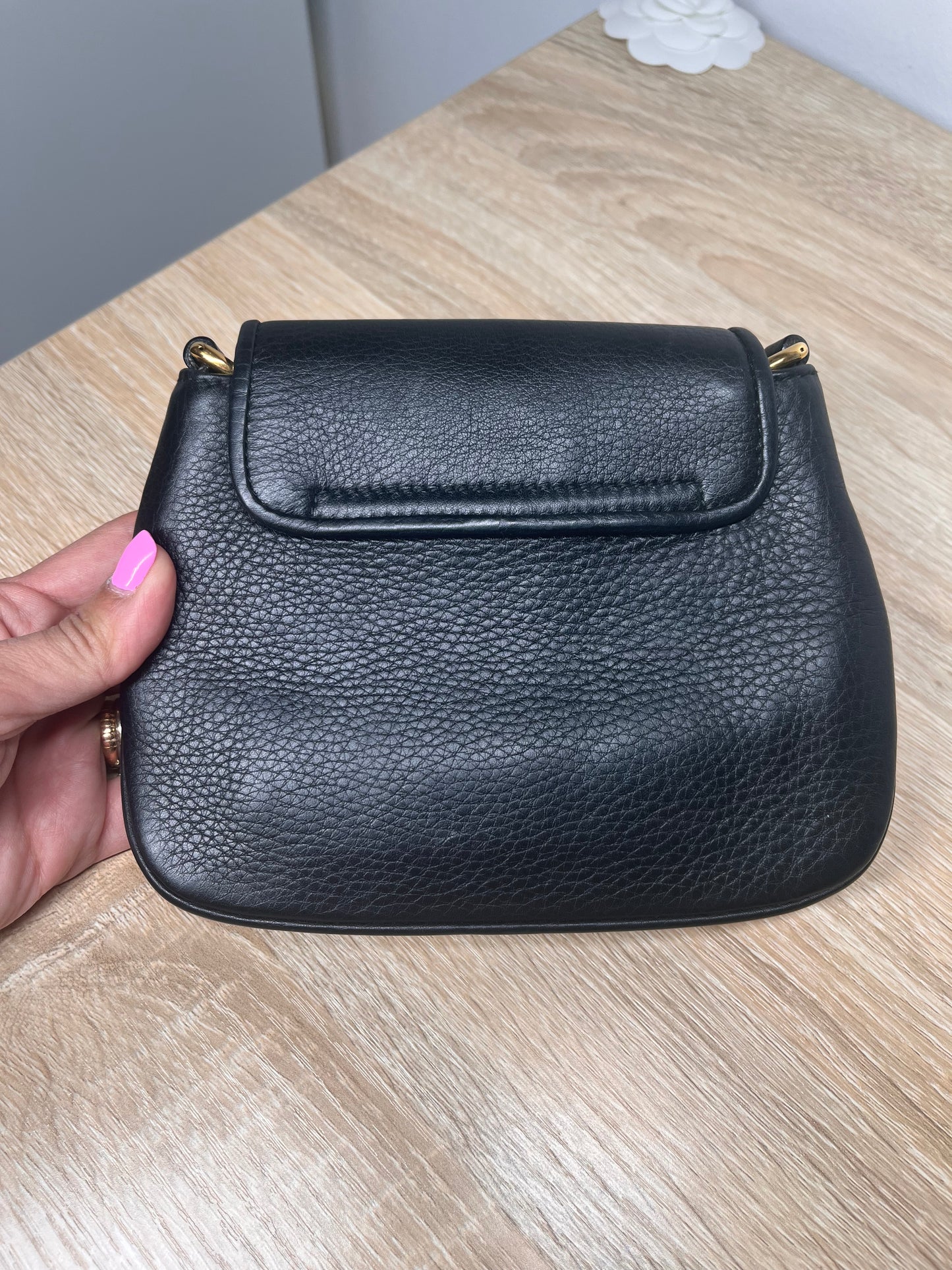 Pre-Owned GUCCI Mini Chain Black Handbag