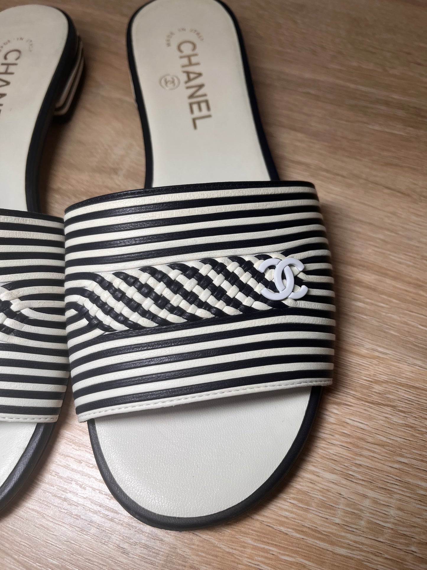 Pre-Owned CHANEL™ White/Blue Slides, 39