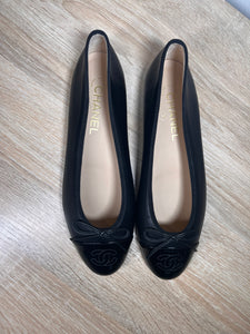 Pre-Owned CHANEL™ Ballet Lambskin & Patent Calfskin Flats, 38.5
