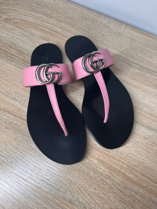 Pre-Owned GUCCI Thong Sandals With Double G, 38
