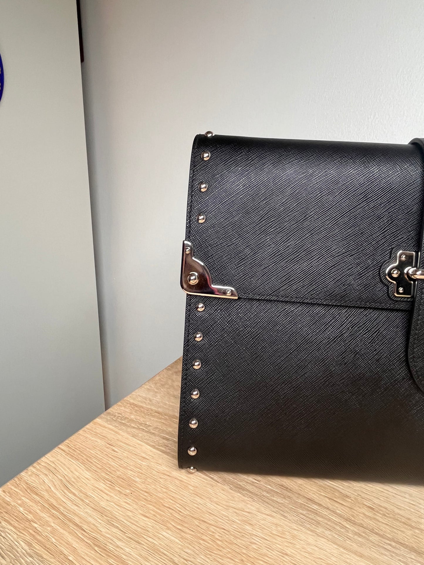 Pre-Owned PRADA Folio Black Handbag