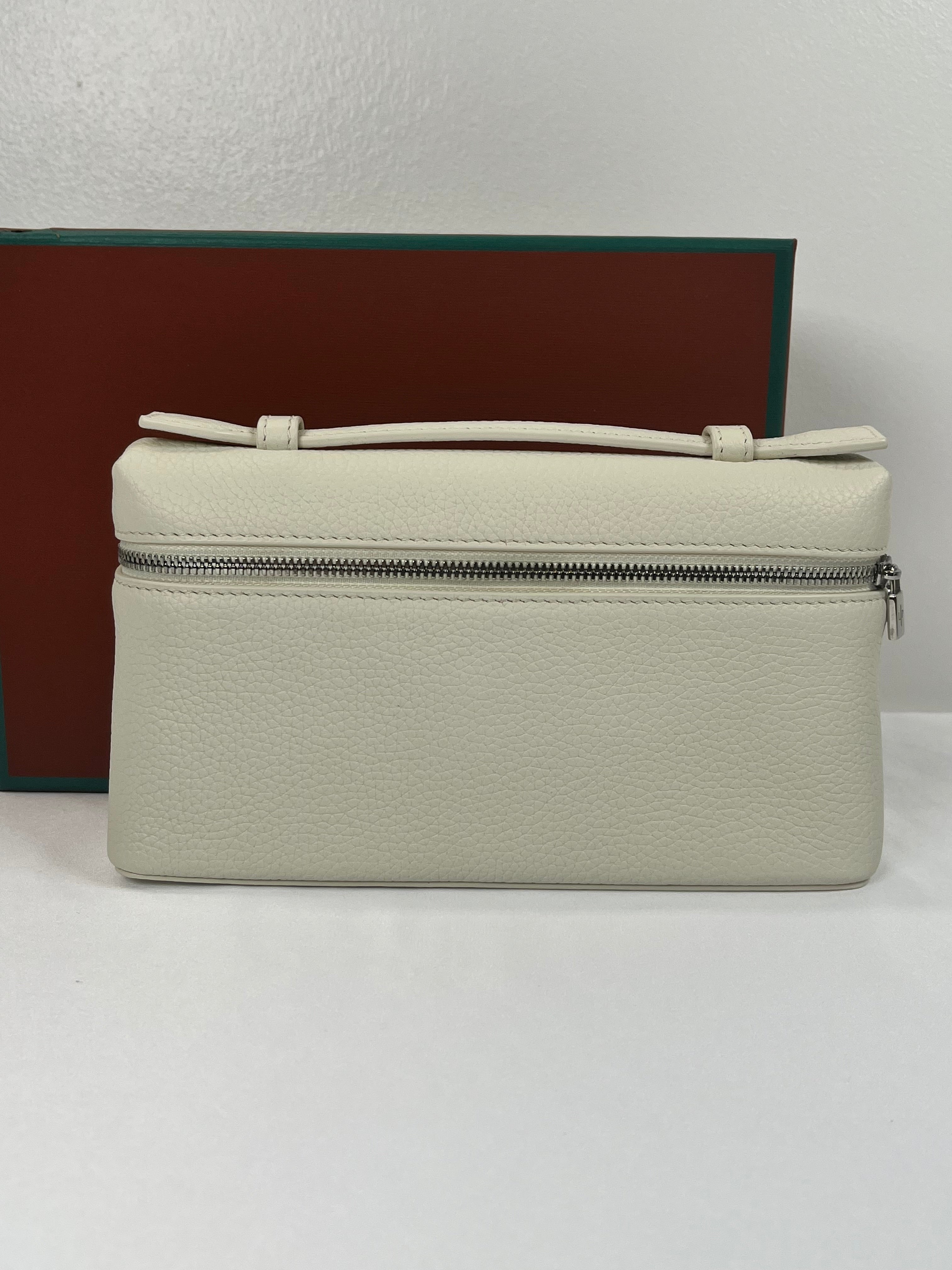 Loro Piana Extra Pocket Cream/SHW Handbag, 19