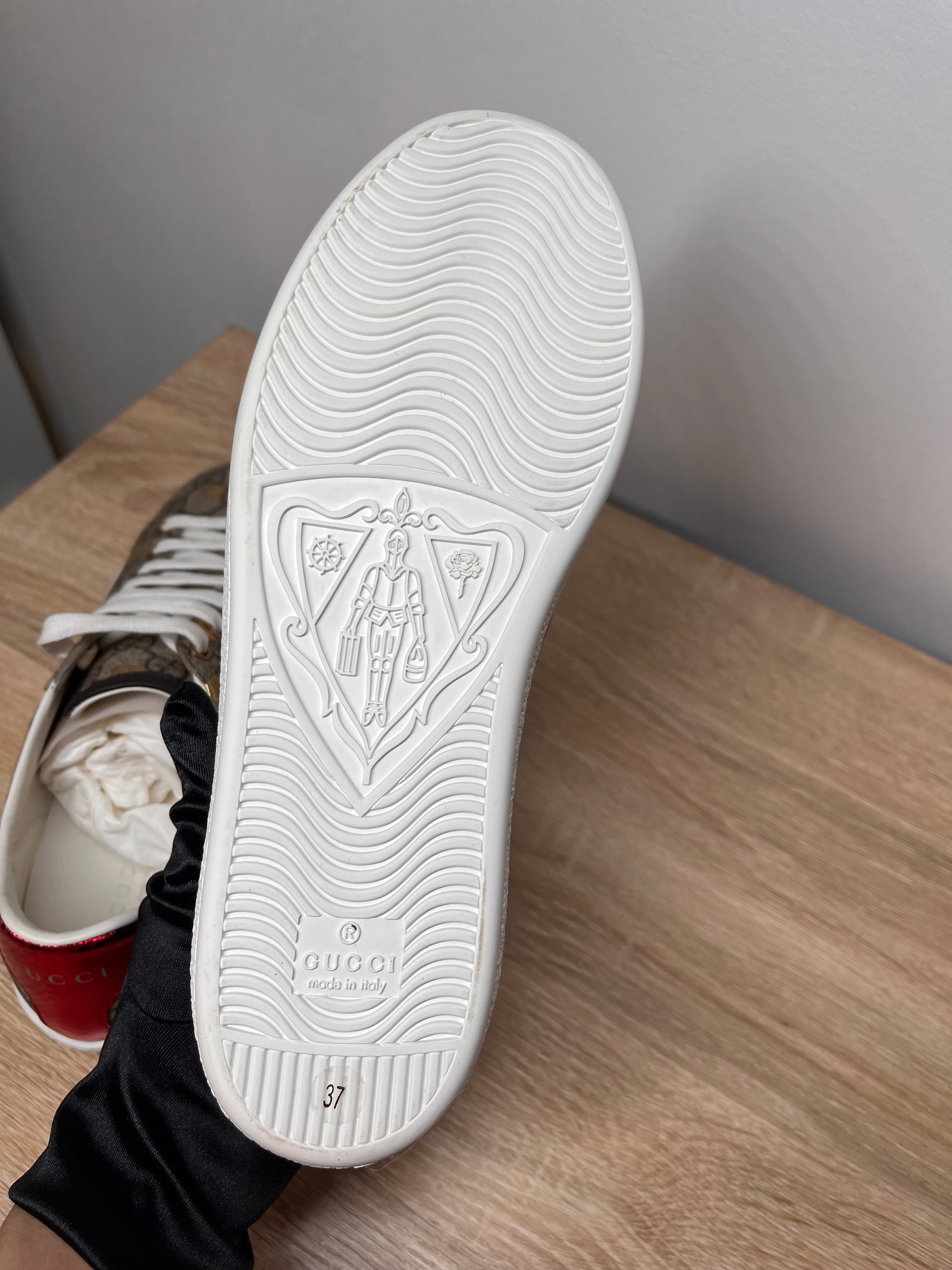 Gucci Ace GG Supreme with bees Beige Sneakers, 37