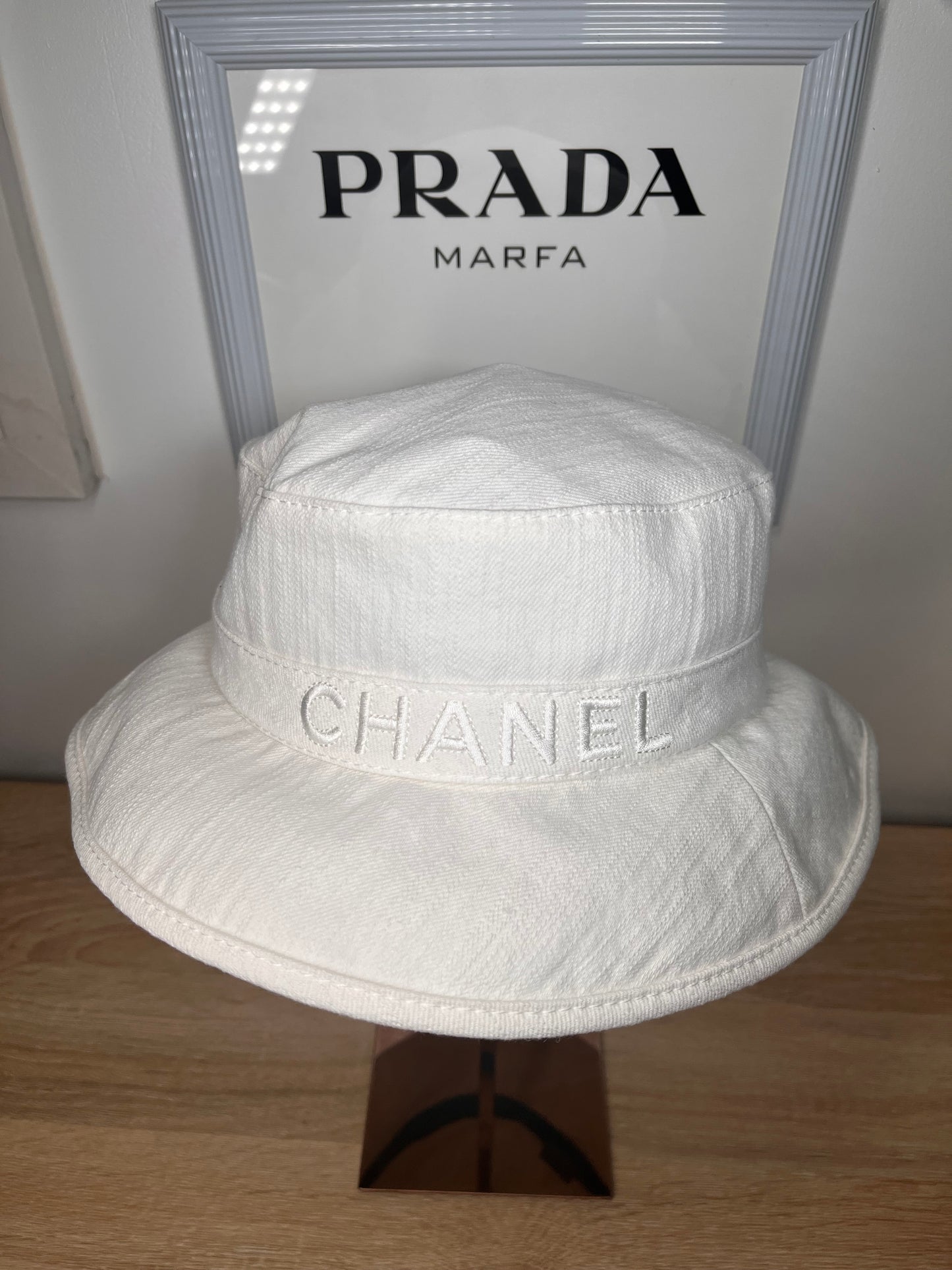 Pre-Owned CHANEL™ Bucket Hat White Hat, Large