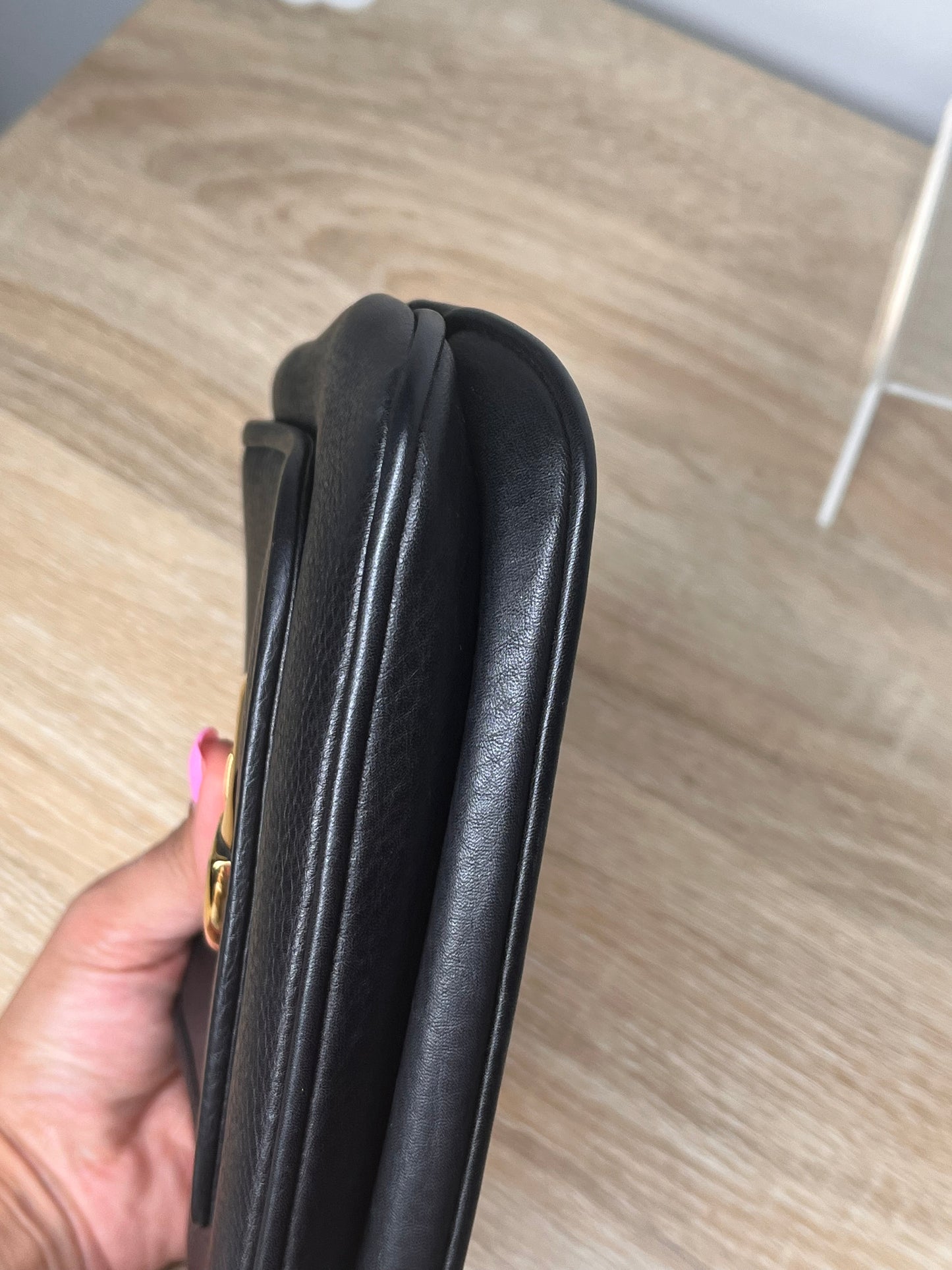Pre-Owned GUCCI Mini Chain Black Handbag