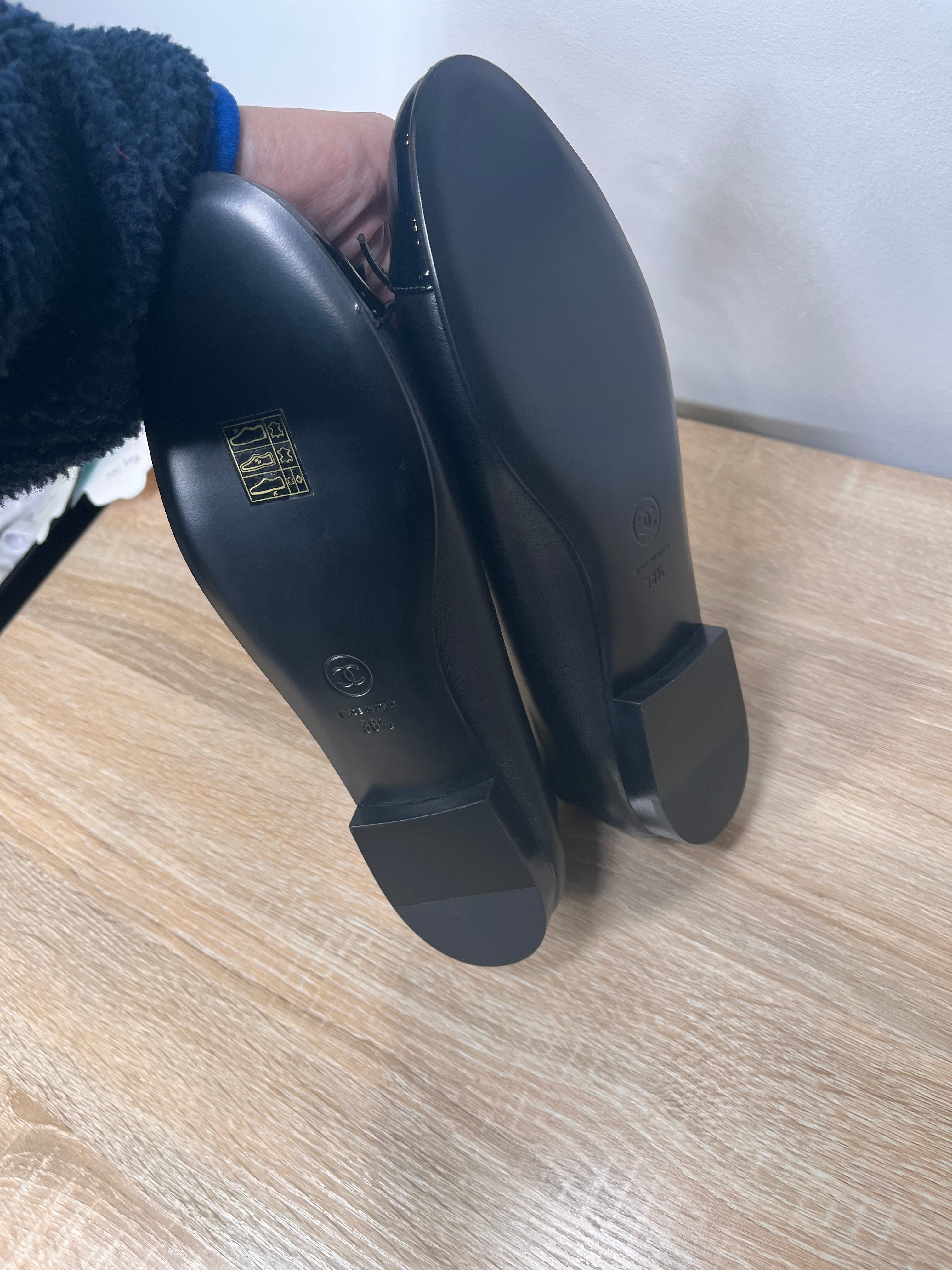 Pre-Owned CHANEL™ Ballet Lambskin & Patent Calfskin Flats, 38.5