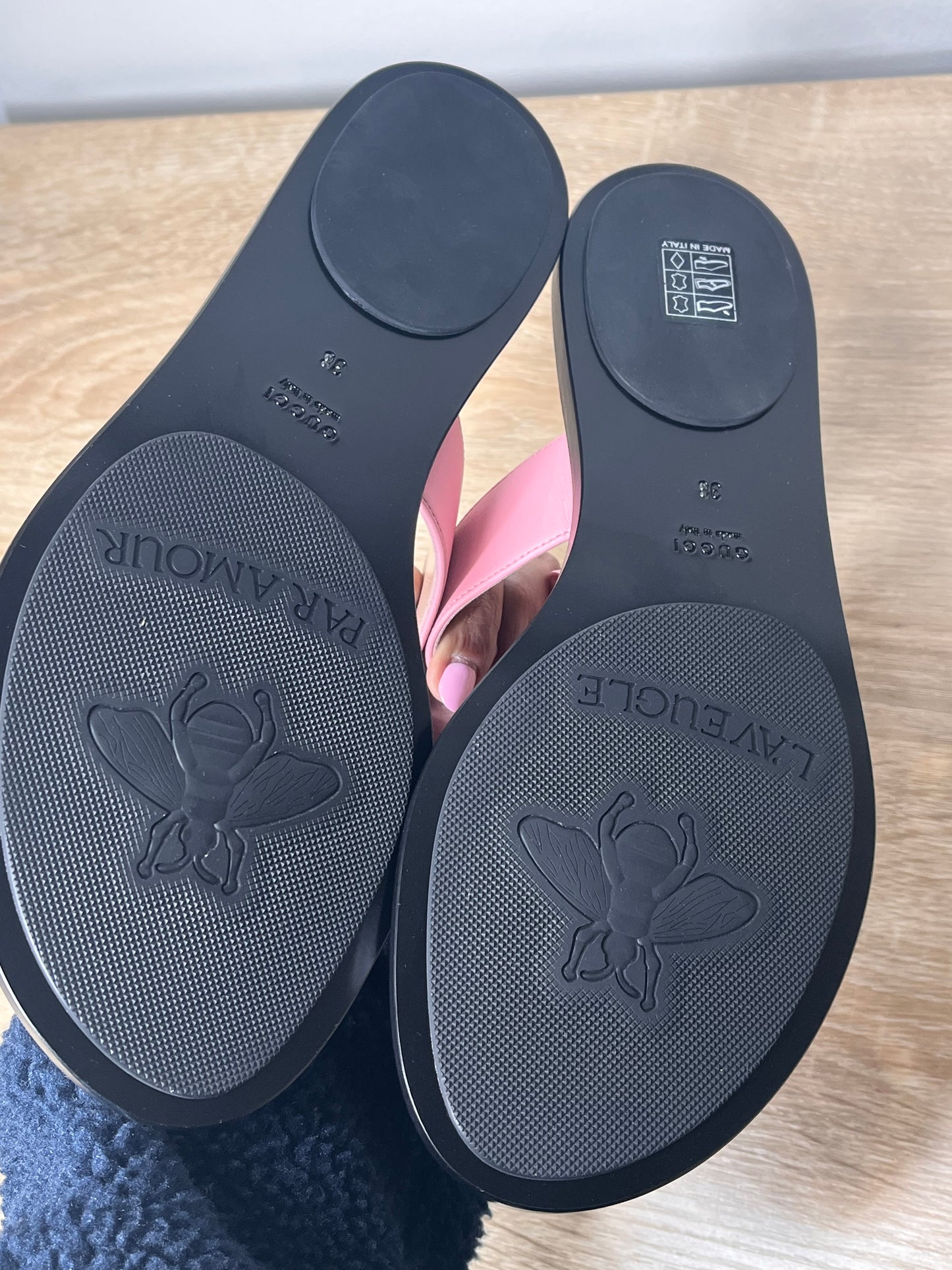 Pre-Owned GUCCI Thong Sandals With Double G, 38