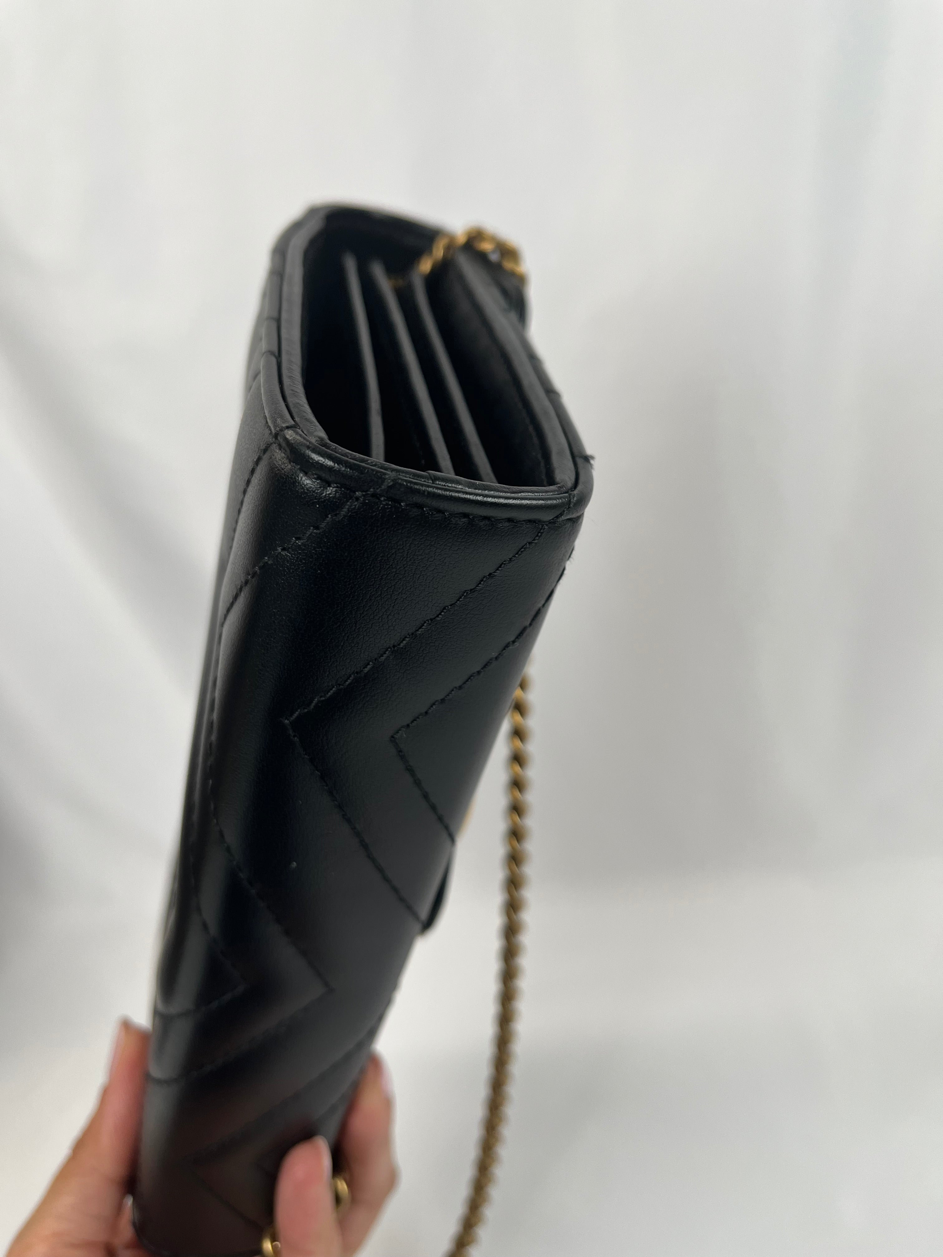Pre-Owned GUCCI GG Marmont Super Mini Black Handbag