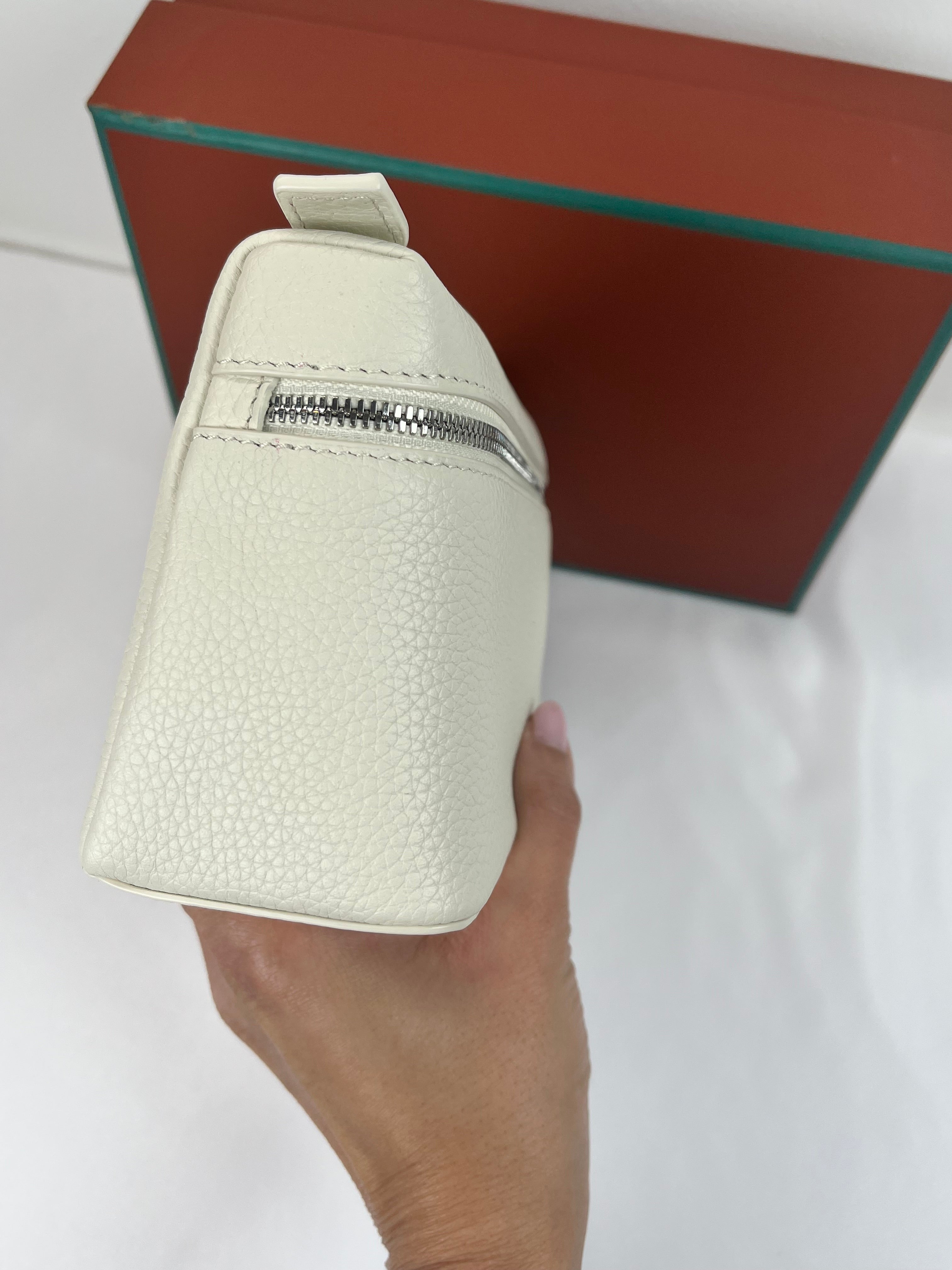 Loro Piana Extra Pocket Cream/SHW Handbag, 19