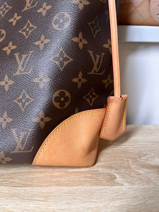 Louis Vuitton Berri Monogram Handbag, MM