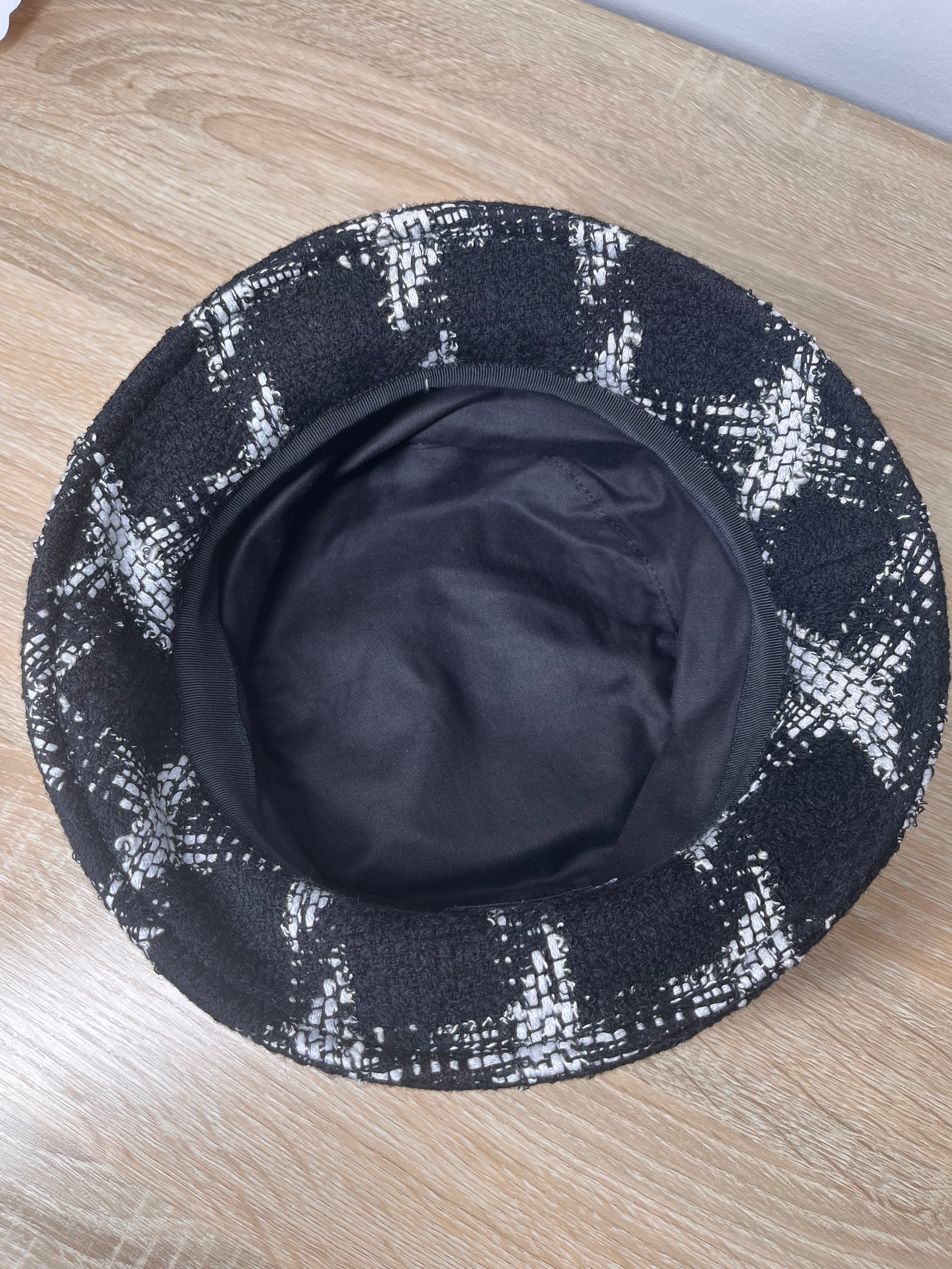 Pre-Owned CHANEL™ Tweed Bucket Black/White Hat, Medium