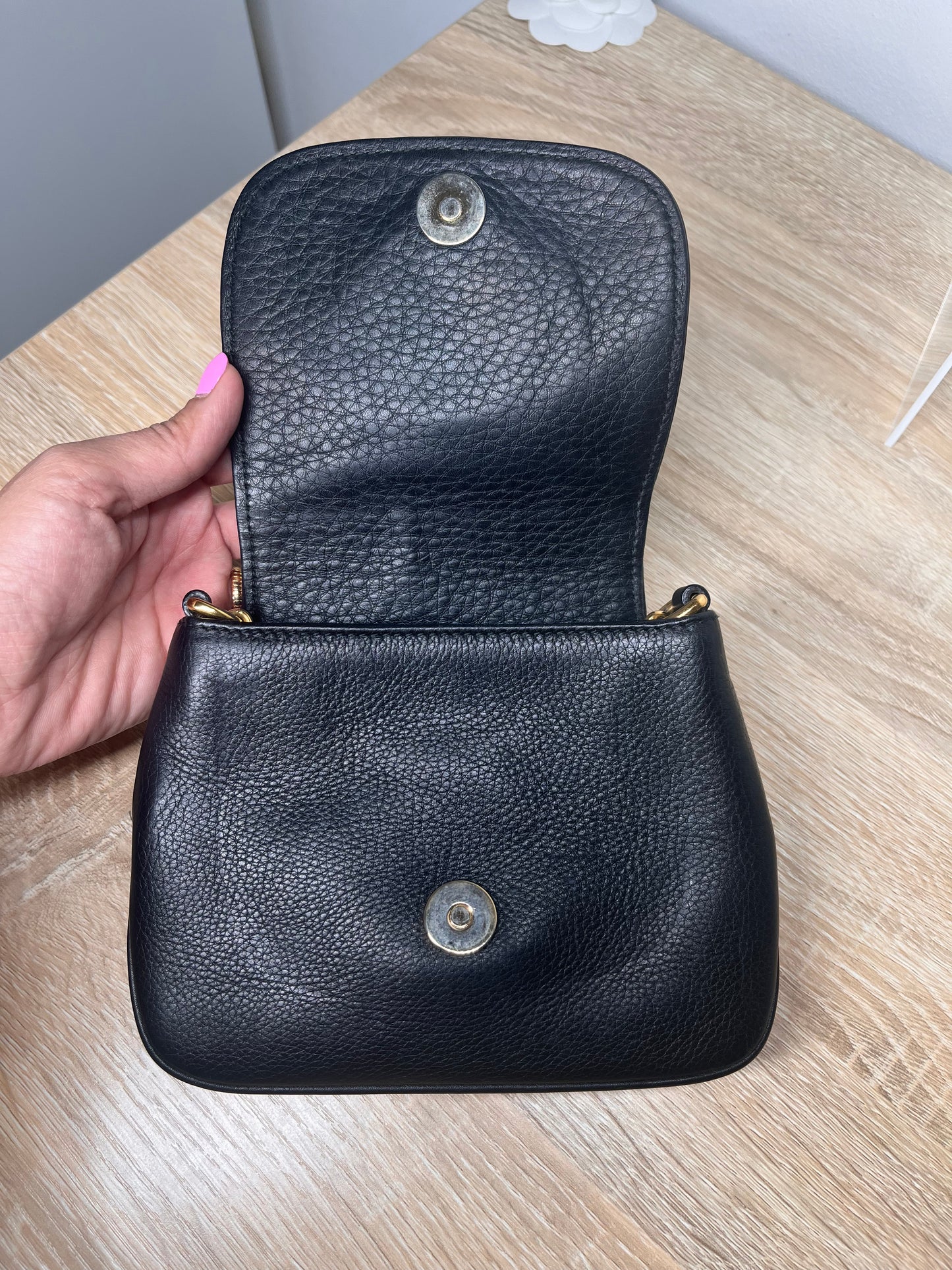Pre-Owned GUCCI Mini Chain Black Handbag