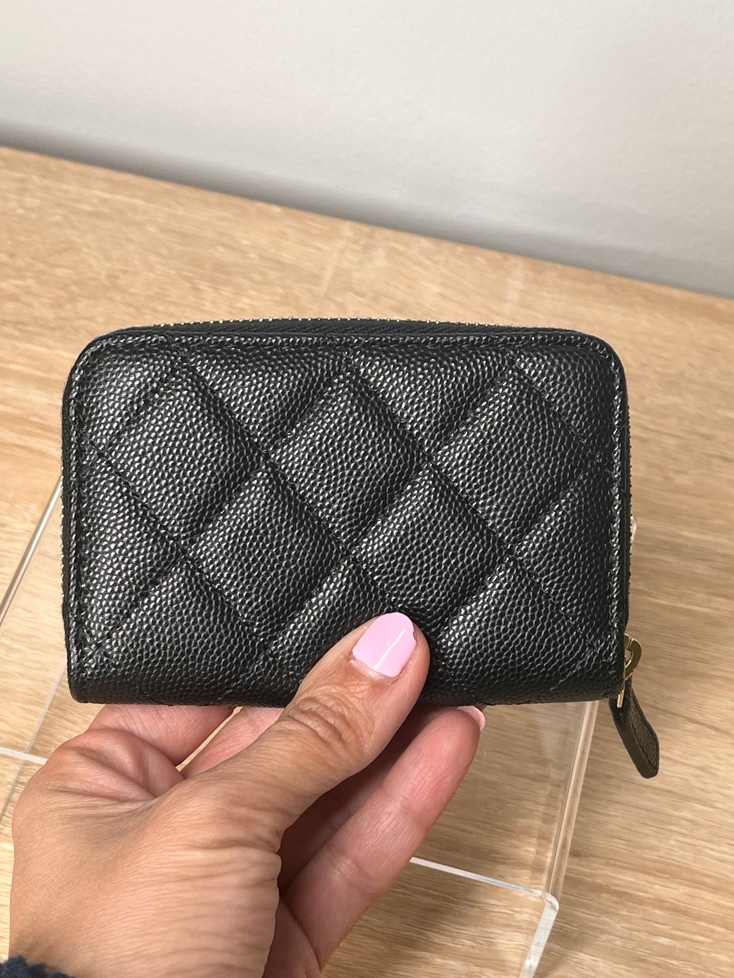Pre-Owned CHANEL™ Caviar Enamel CC Logo Zipper Black Card Holder