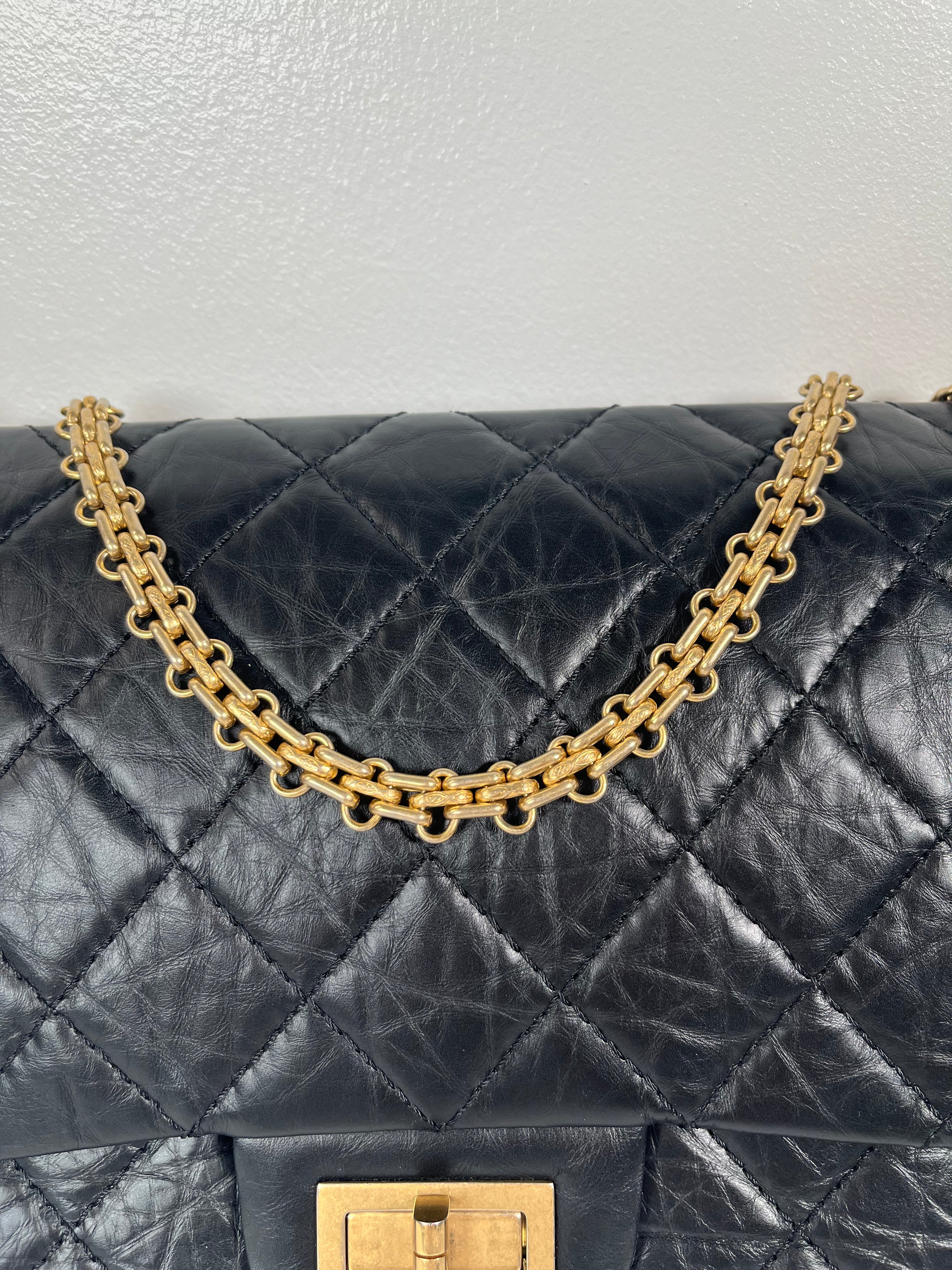 Pre-Owned CHANEL™ Reissue 2.55 Black/GHW Handbag