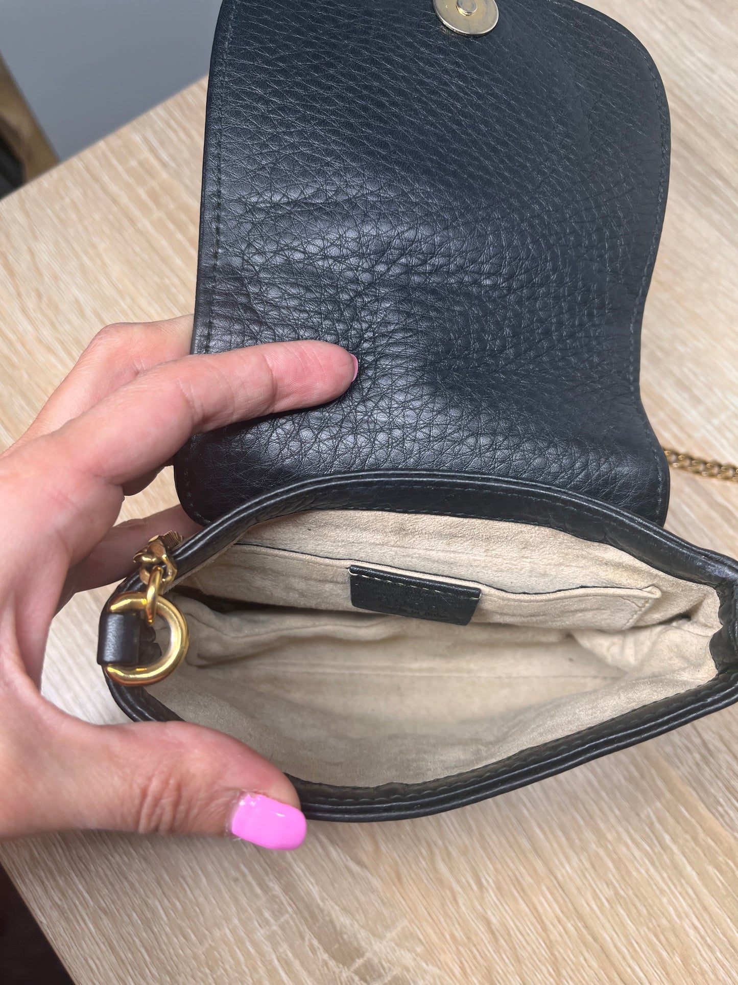 Pre-Owned GUCCI Mini Chain Black Handbag