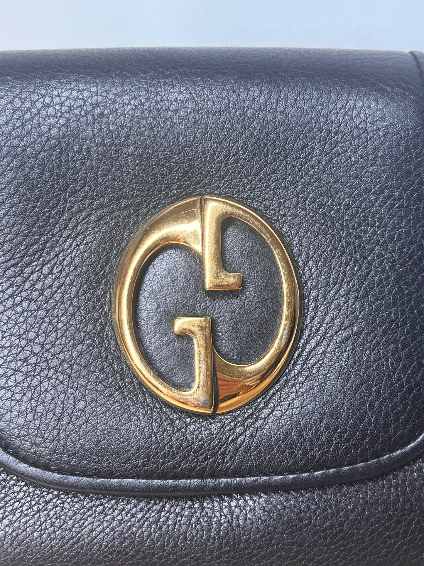 Pre-Owned GUCCI Mini Chain Black Handbag