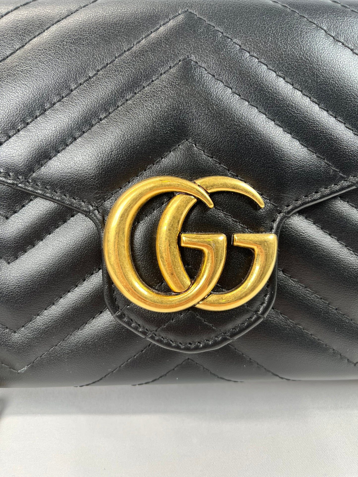 Pre-Owned GUCCI GG Marmont wallet on chain Black Handbag
