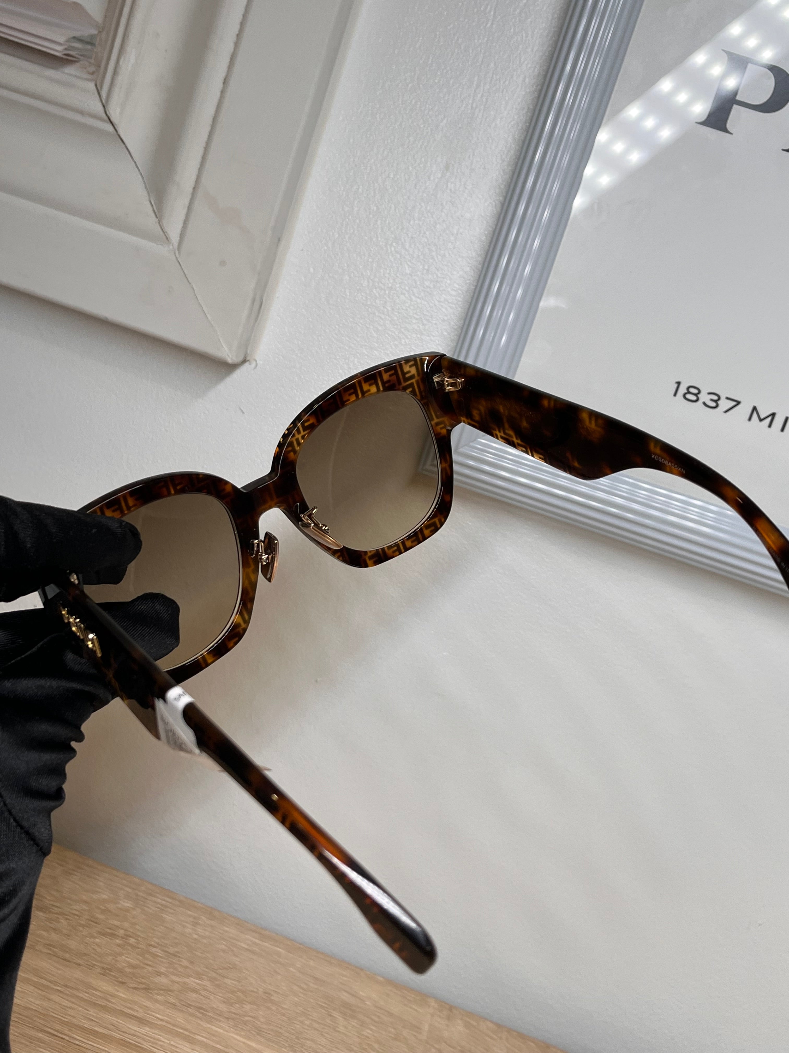Pre-Owned FENDI Brown Sunglasses