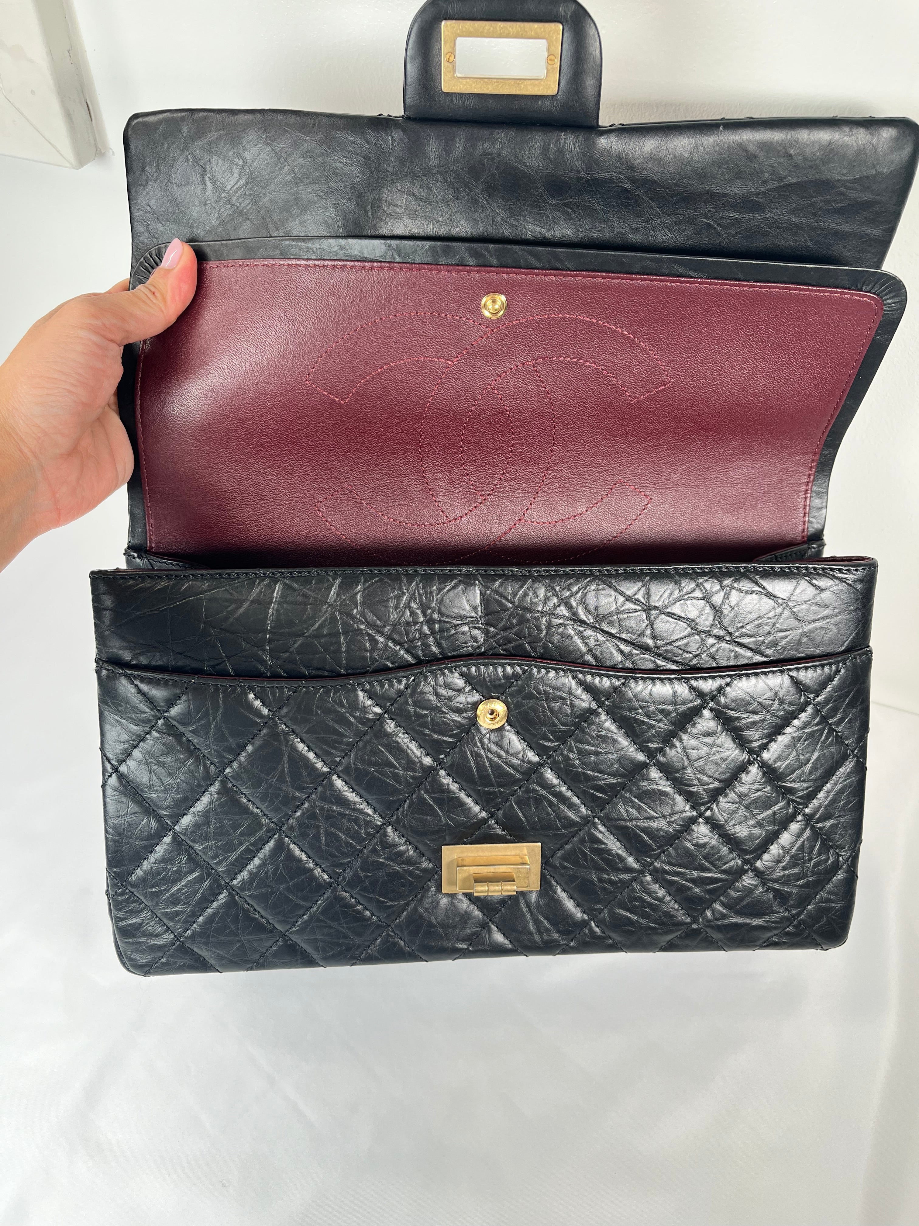 Pre-Owned CHANEL™ Reissue 2.55 Black/GHW Handbag