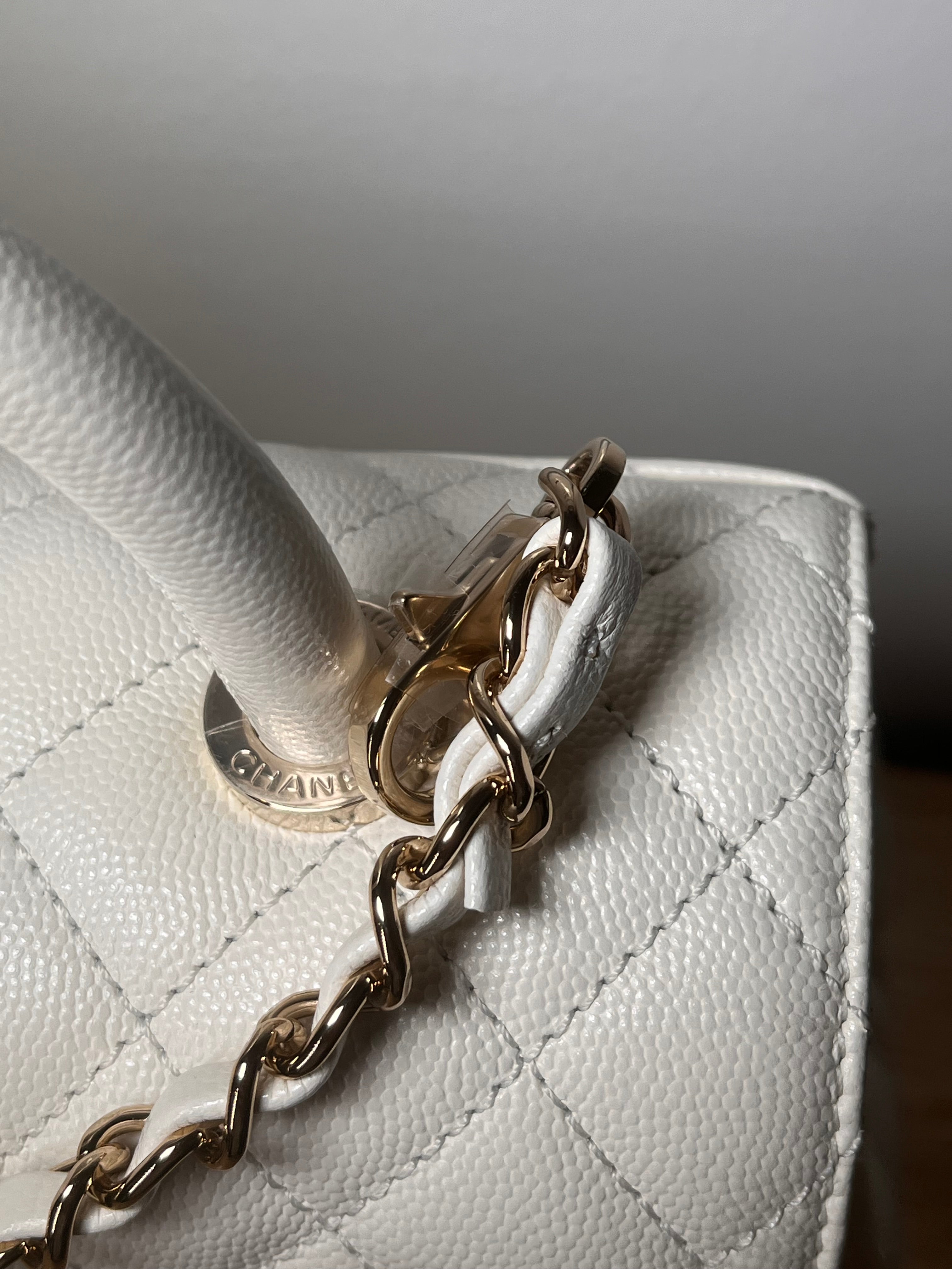 Pre-Owned CHANEL™ Caviar Quilted Coco Handle Flap White/Light Gold Handbag