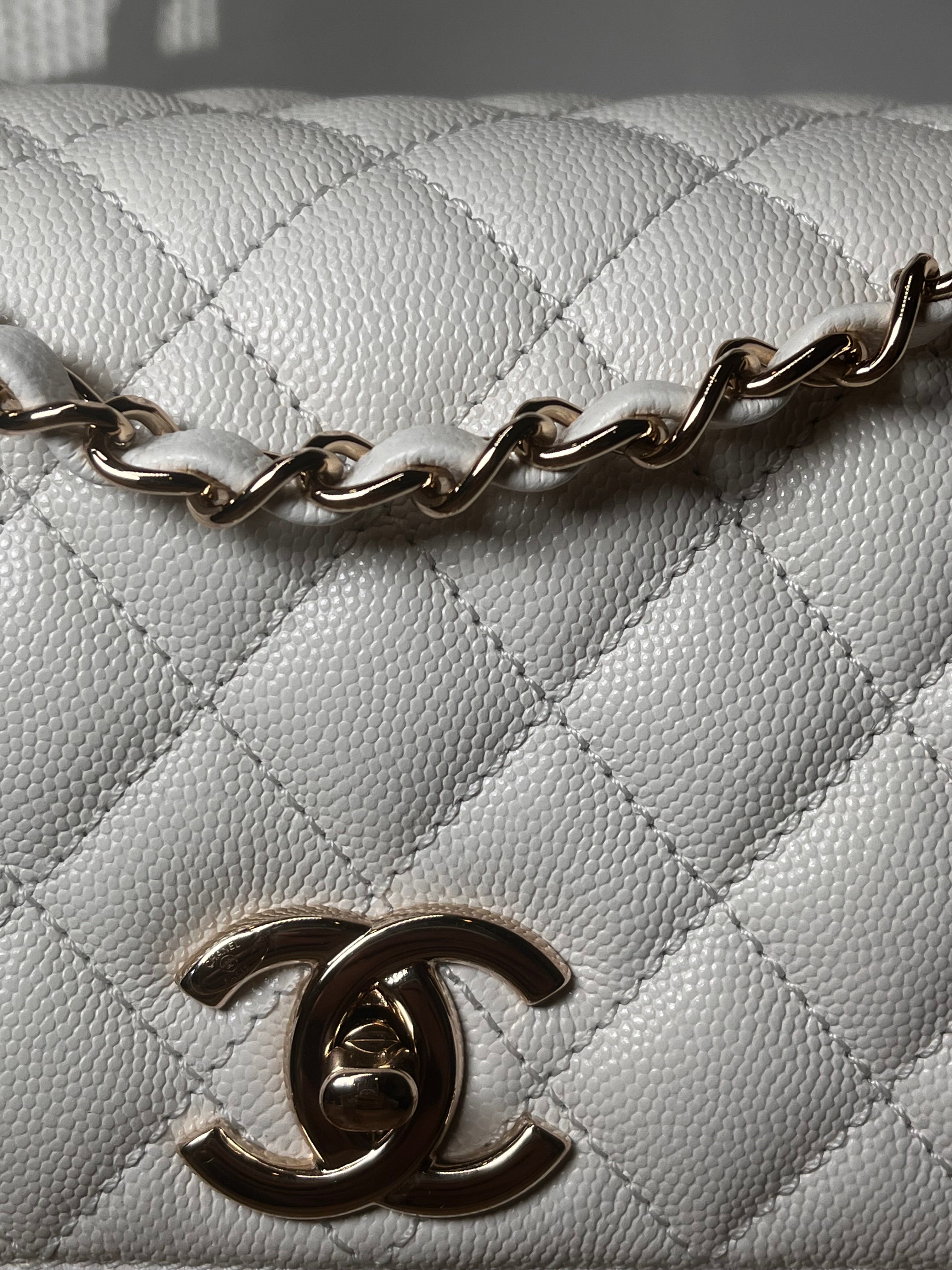 Pre-Owned CHANEL™ Caviar Quilted Coco Handle Flap White/Light Gold Handbag