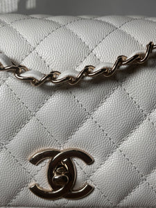 Pre-Owned CHANEL™ Caviar Quilted Coco Handle Flap White/Light Gold Handbag