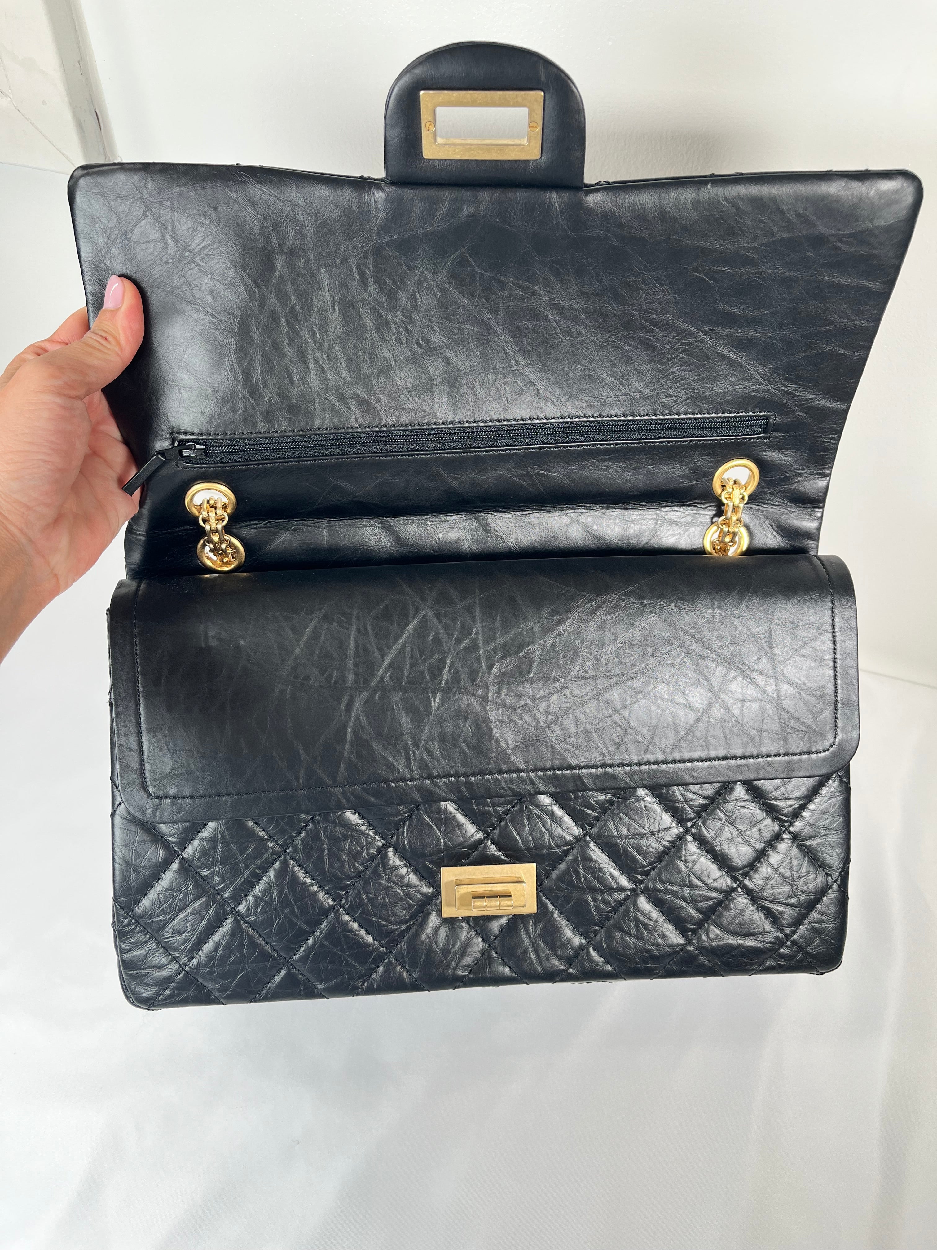 Pre-Owned CHANEL™ Reissue 2.55 Black/GHW Handbag