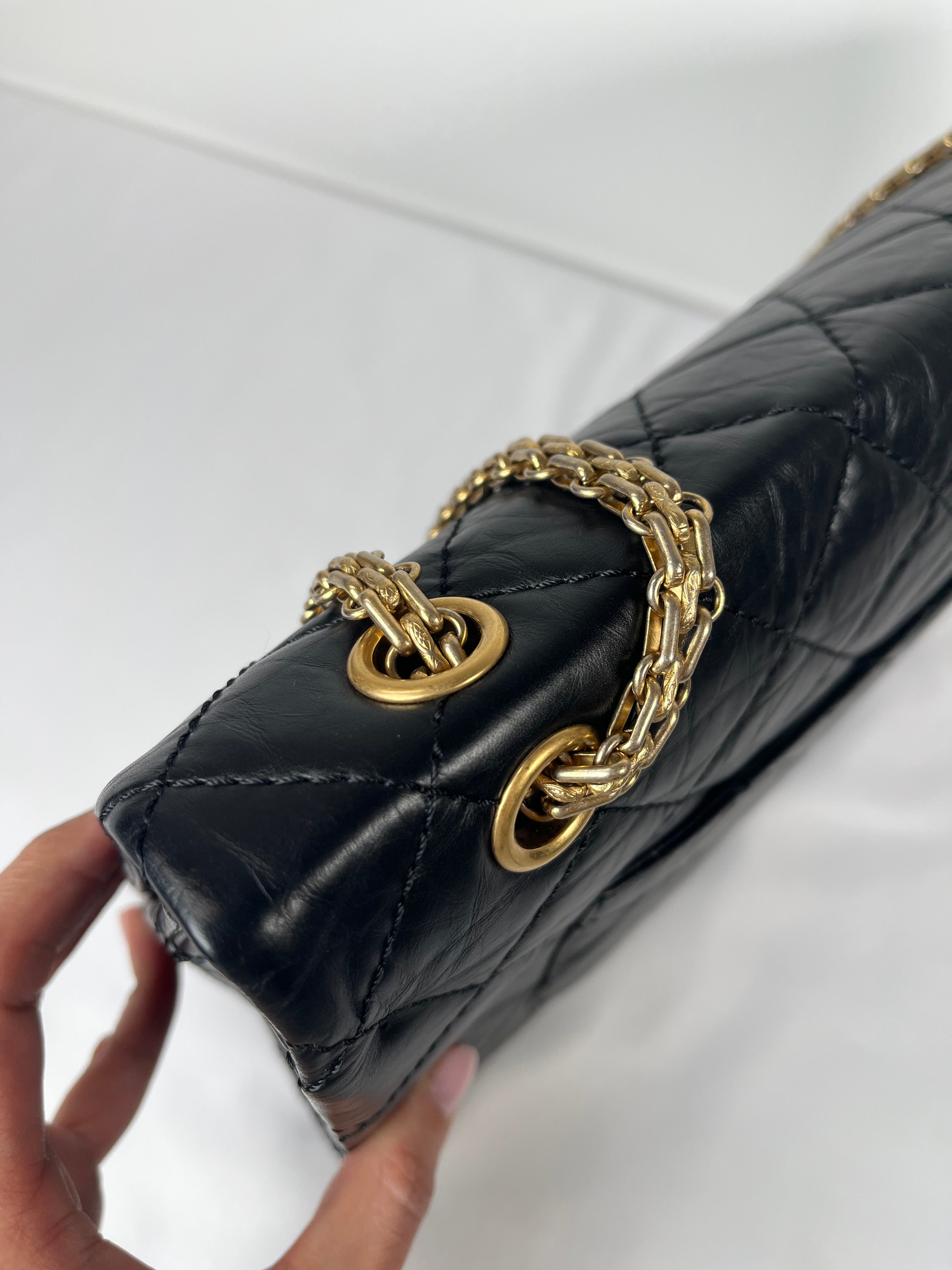 Pre-Owned CHANEL™ Reissue 2.55 Black/GHW Handbag