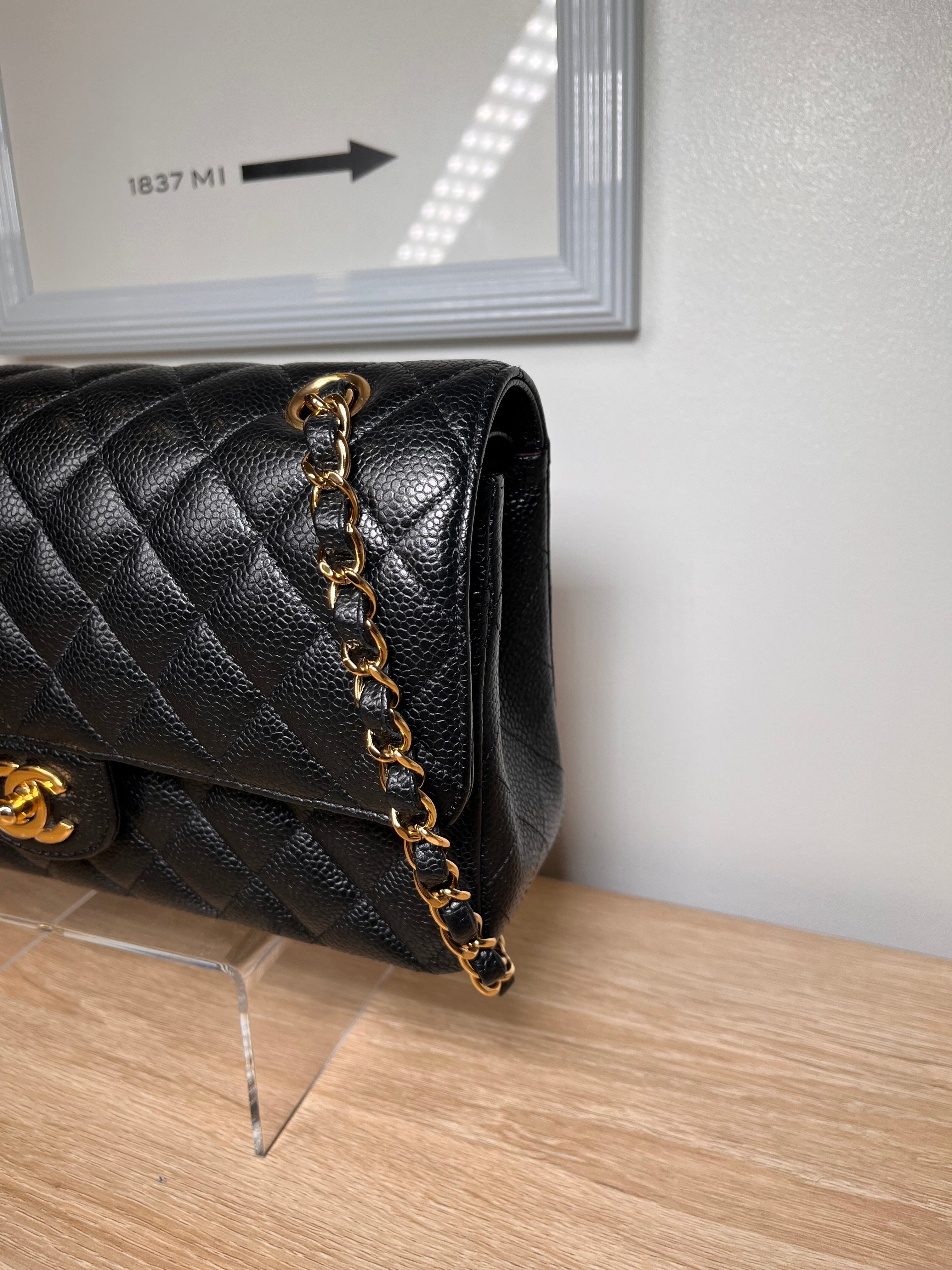 Pre-Owned CHANEL™ Classic Double Flap, Medium - Caviar