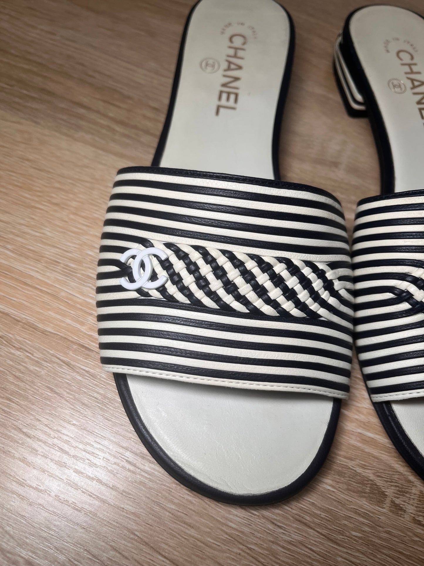 Pre-Owned CHANEL™ White/Blue Slides, 39