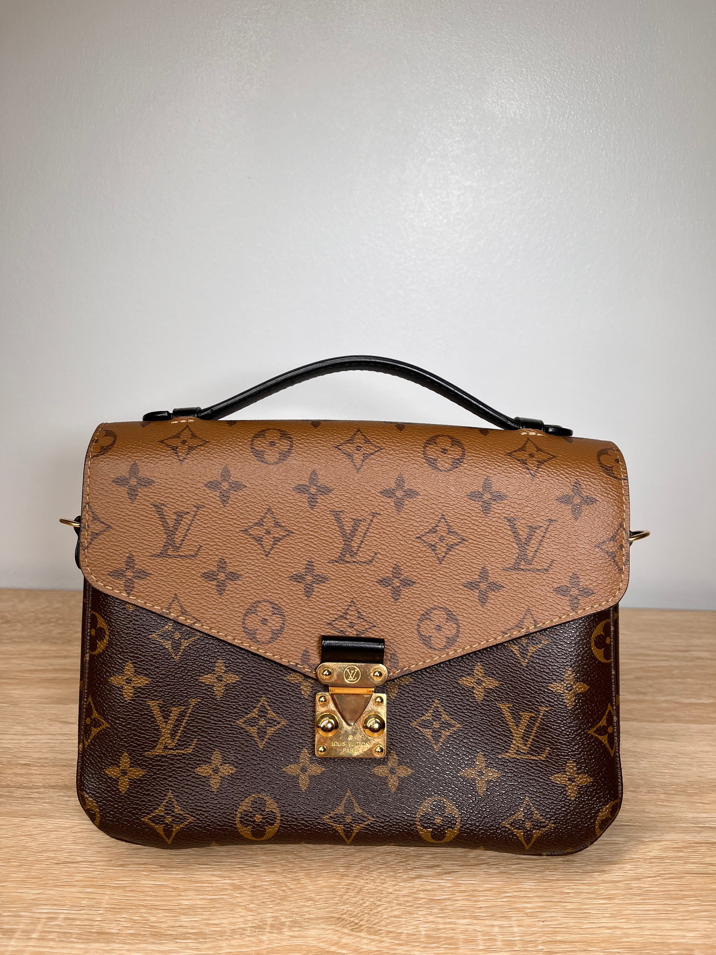 Metis pochette hotsell